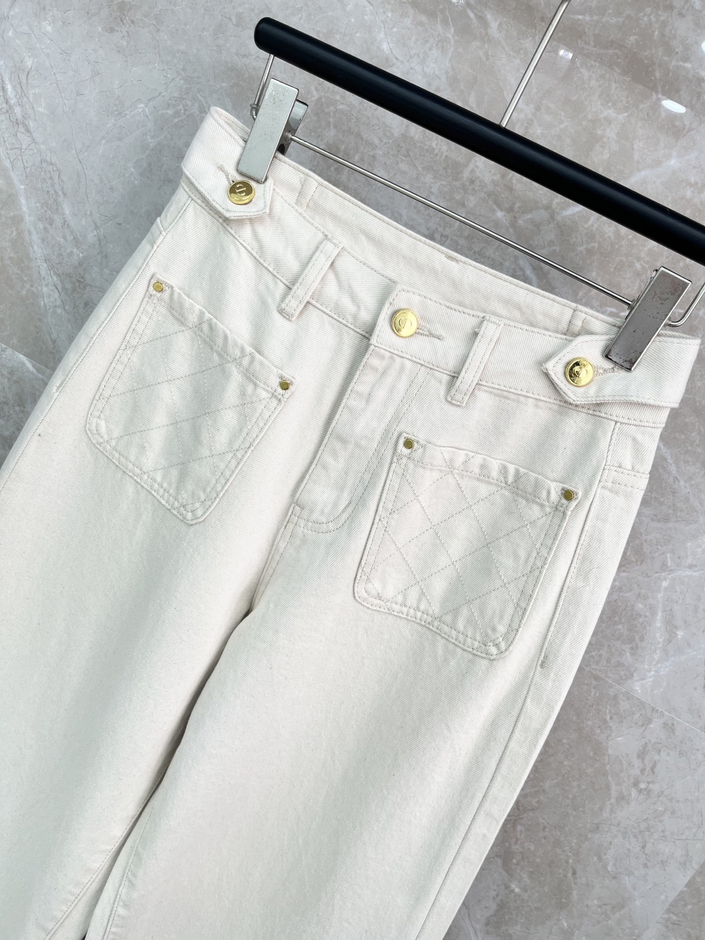 🛒𝐍𝐄𝐖 · 𝟐𝟎𝟐6/爆款现货【早春新款】原创｜定制菱格双口袋牛仔裤采用高端定制面料，牛仔穿起来非常舒