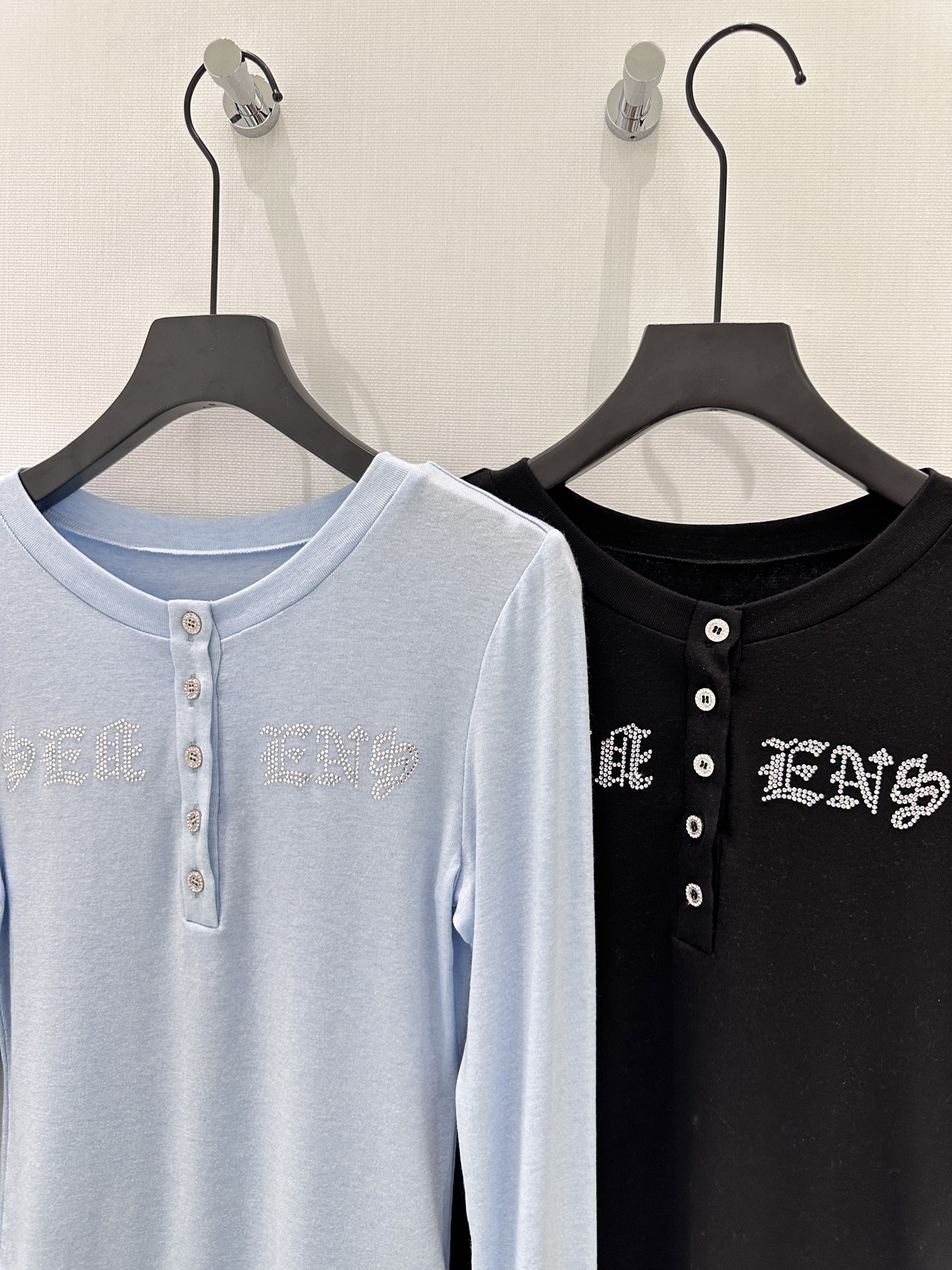 🛒𝐍𝐄𝐖 · 𝟐𝟎𝟐6/爆款现货设计师 原创｜2026新款天丝长袖打底衫云感舒适的系列！上身的触感谁穿谁