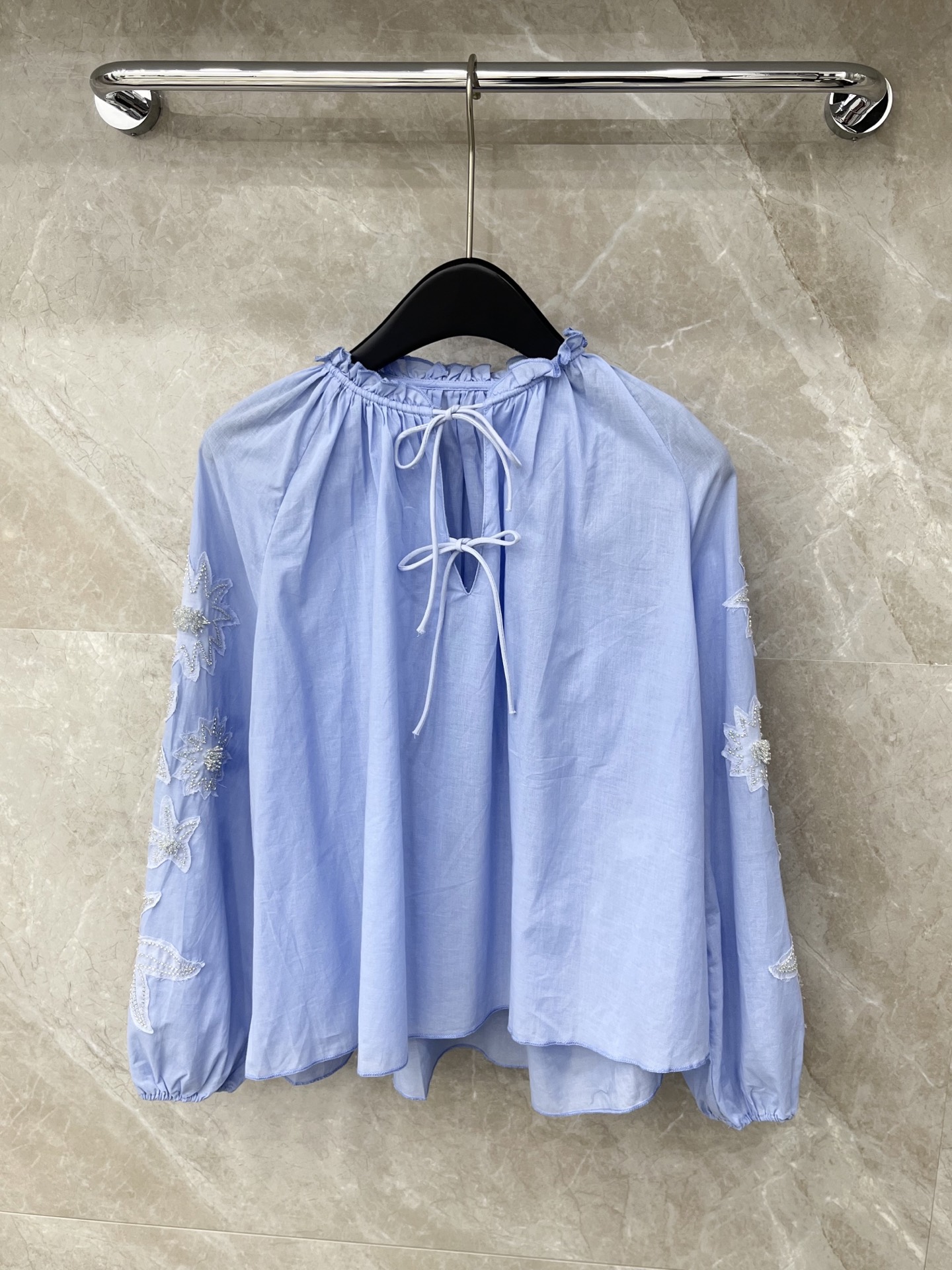 🛒𝐍𝐄𝐖 · 𝟐𝟎𝟐6/爆款现货原单品质 小众*｜2026新品长袖系带贴布衬衫重工棉质设计 精致订珠刺绣