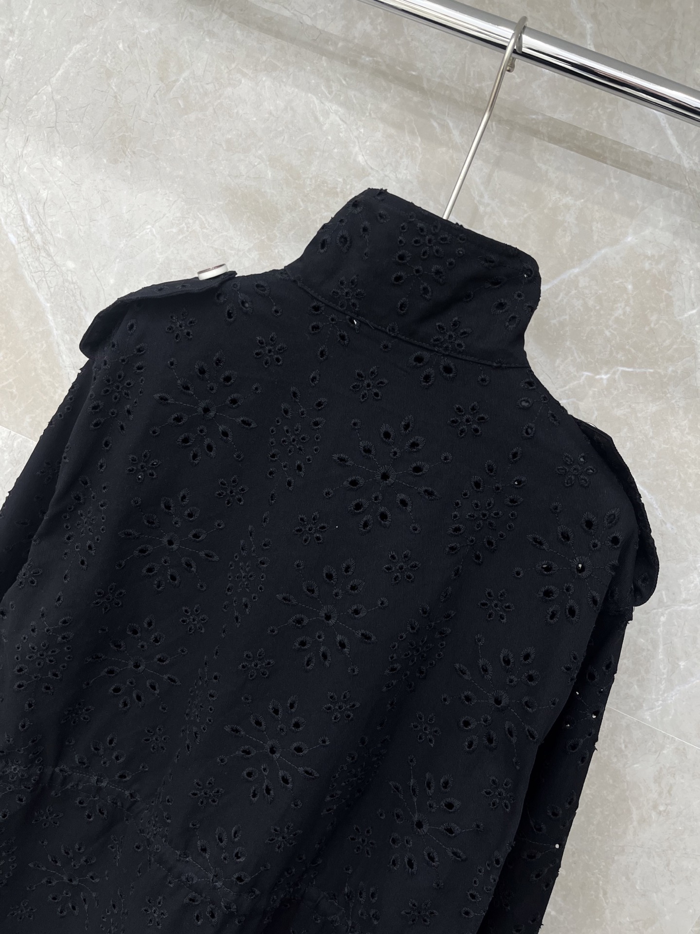 🛒𝐍𝐄𝐖 · 𝟐𝟎𝟐6/爆款现货原单品质 Chan*｜2026中古水溶绣花工装风外套 高品质 酷酷时尚潮