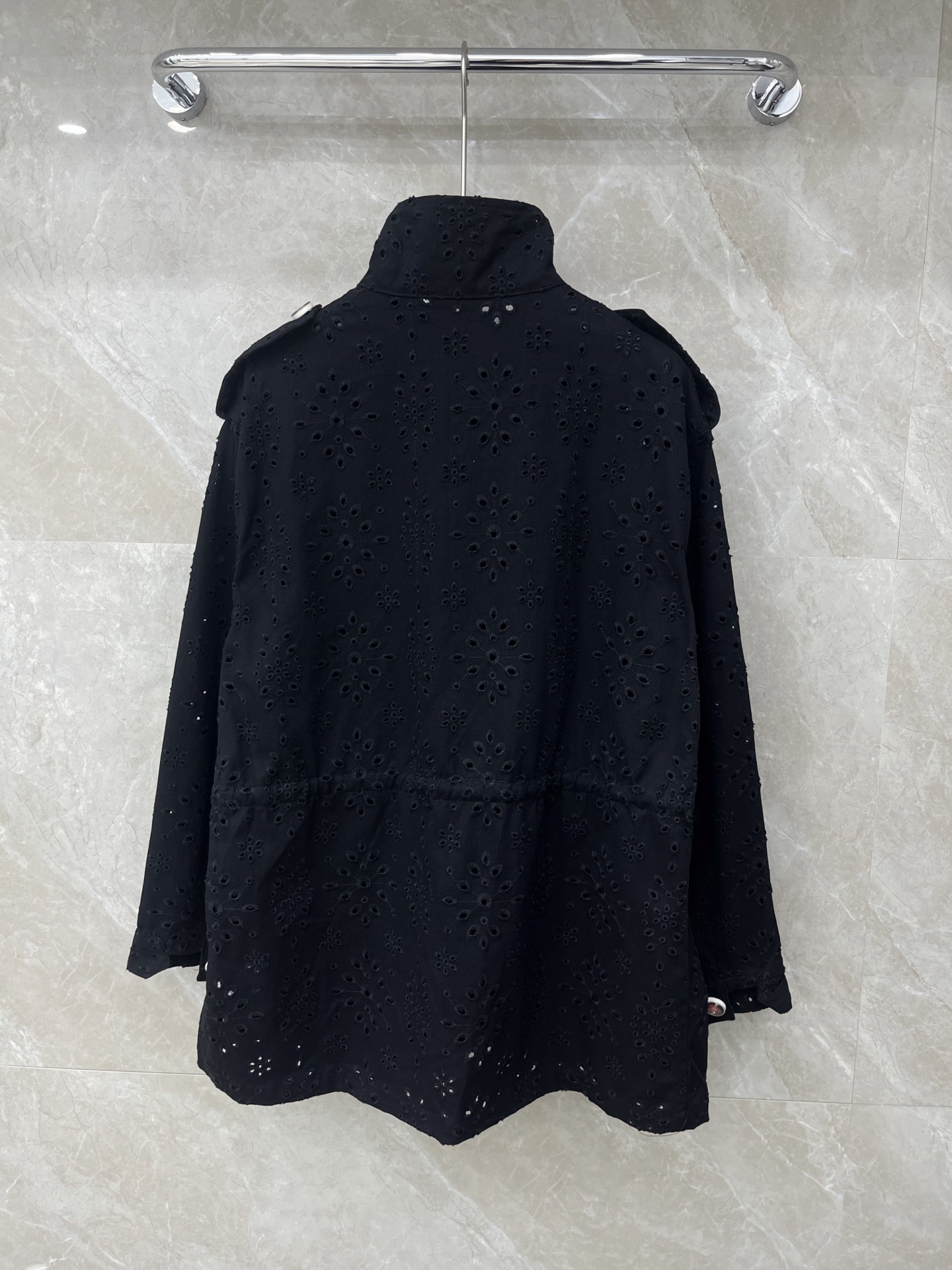 🛒𝐍𝐄𝐖 · 𝟐𝟎𝟐6/爆款现货原单品质 Chan*｜2026中古水溶绣花工装风外套 高品质 酷酷时尚潮