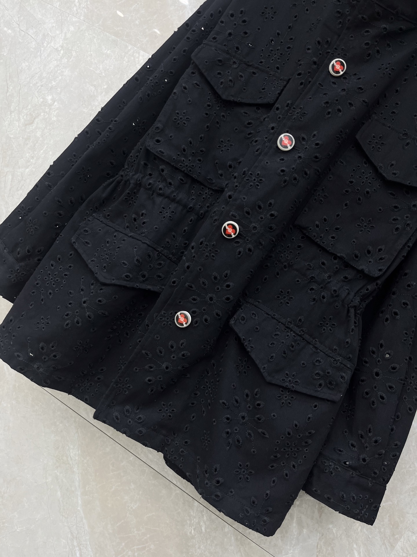 🛒𝐍𝐄𝐖 · 𝟐𝟎𝟐6/爆款现货原单品质 Chan*｜2026中古水溶绣花工装风外套 高品质 酷酷时尚潮