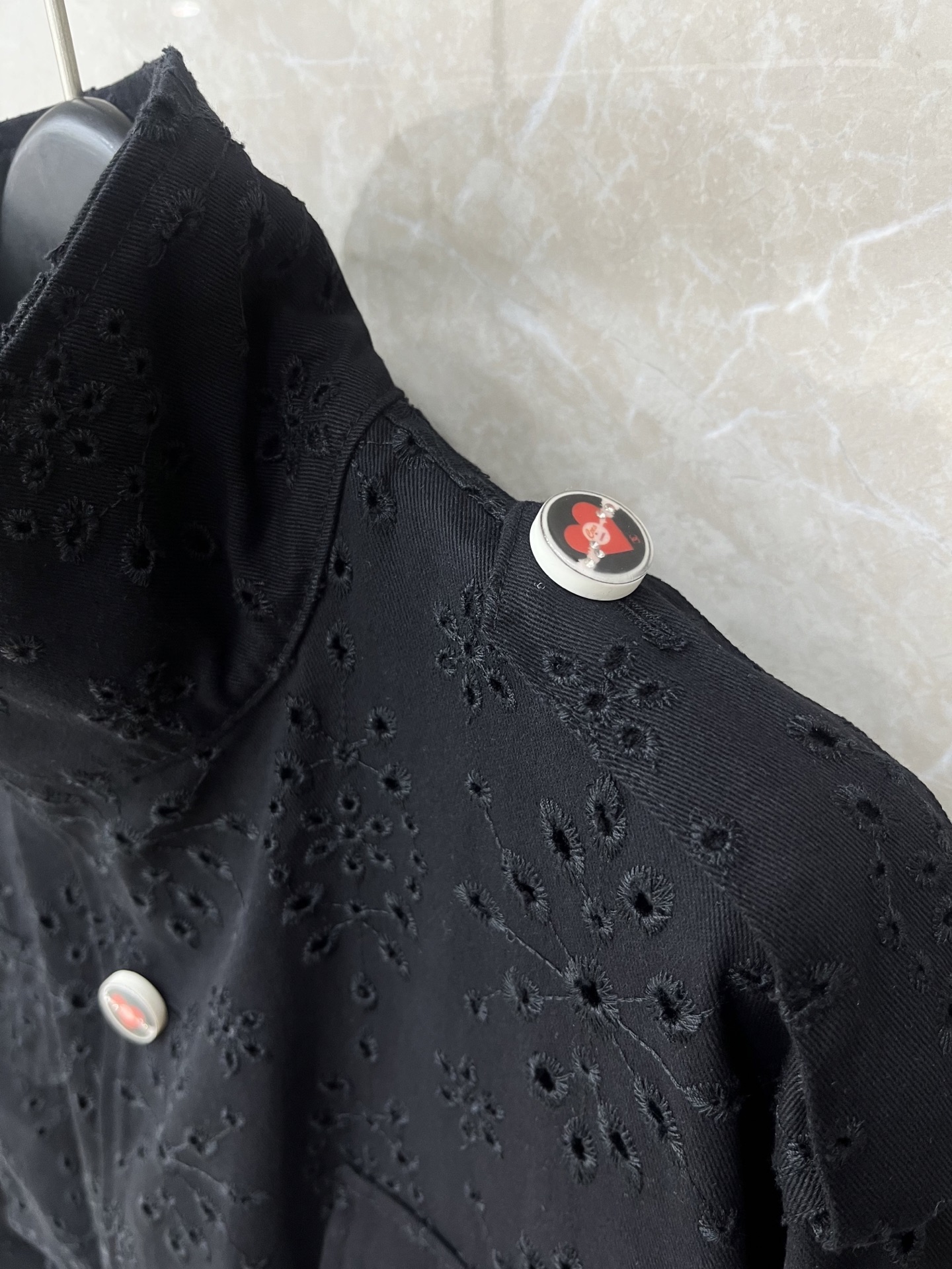 🛒𝐍𝐄𝐖 · 𝟐𝟎𝟐6/爆款现货原单品质 Chan*｜2026中古水溶绣花工装风外套 高品质 酷酷时尚潮