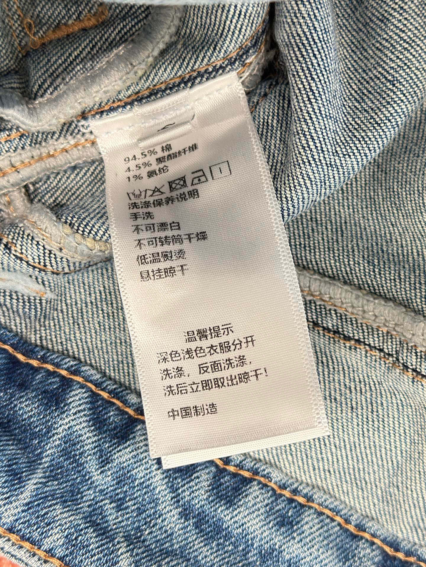 🛒𝐍𝐄𝐖 · 𝟐𝟎𝟐6/爆款现货【早春新款】原创｜压花渐变色微喇牛仔裤采用高端定制面料，牛仔穿起来非常舒