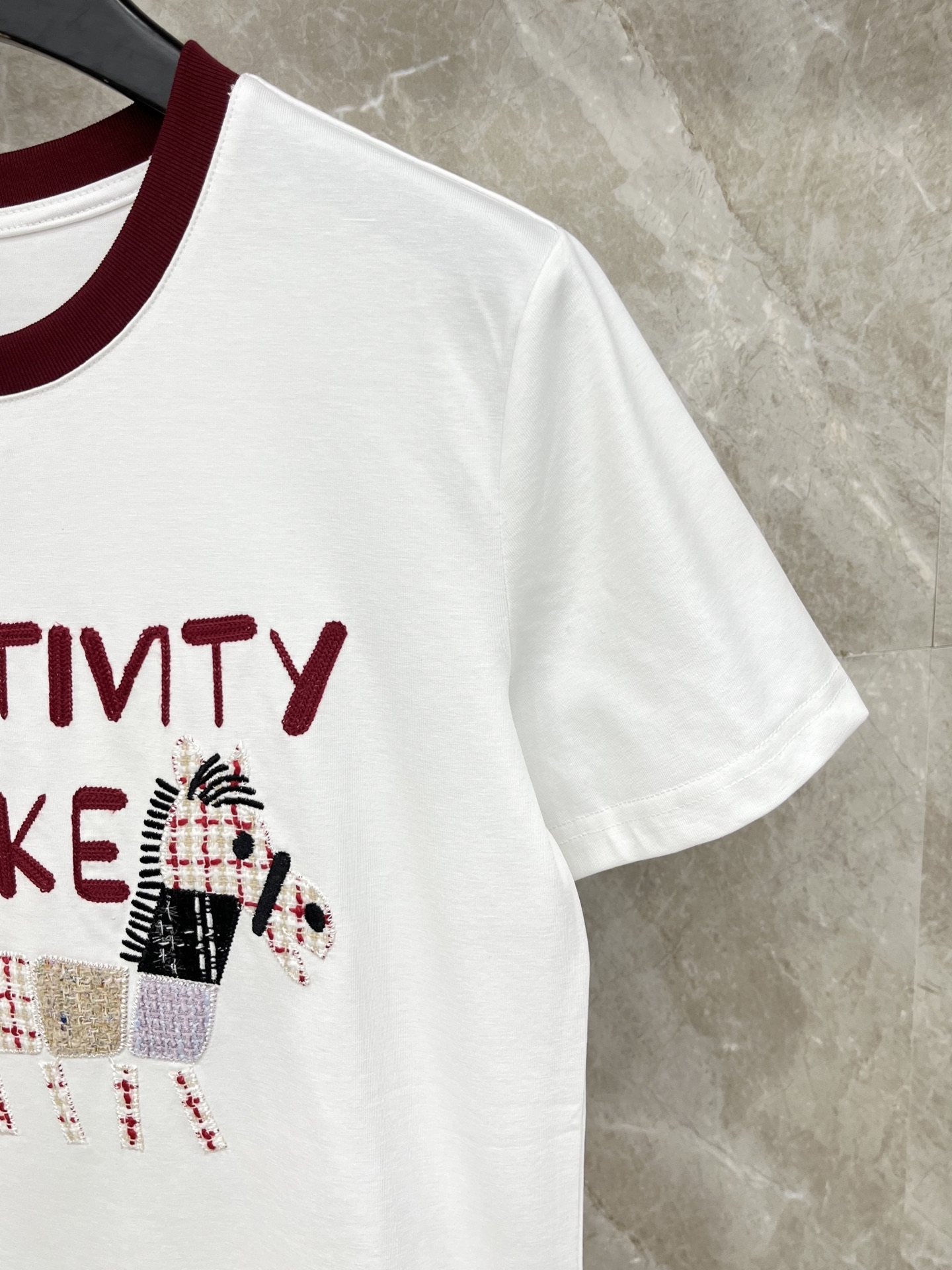 🛒𝐍𝐄𝐖 · 𝟐𝟎𝟐6/爆款现货原单品质 小众*｜26马年限定新品重工立体刺绣短袖T恤精致宽松版型上身巨