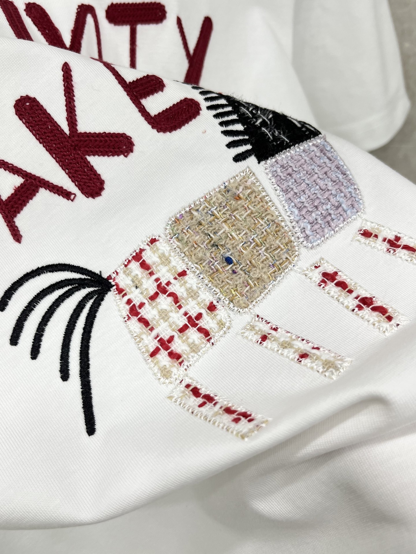 🛒𝐍𝐄𝐖 · 𝟐𝟎𝟐6/爆款现货原单品质 小众*｜26马年限定新品重工立体刺绣短袖T恤精致宽松版型上身巨