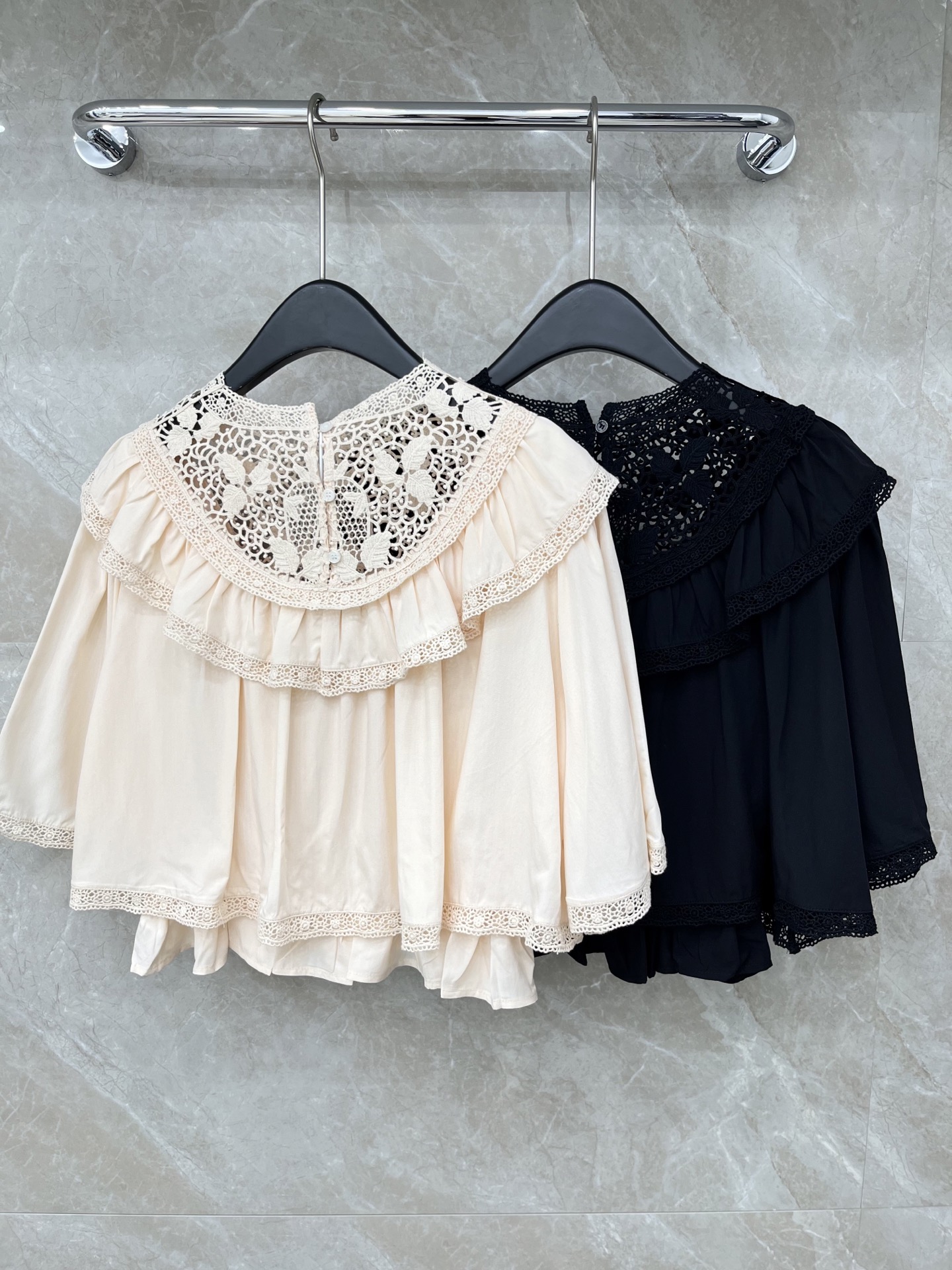 🛒𝐍𝐄𝐖 · 𝟐𝟎𝟐6/爆款现货原单品质 小众*｜2026新品长袖水溶蕾丝镂空拼接衬衫灯笼袖设计 精致刺