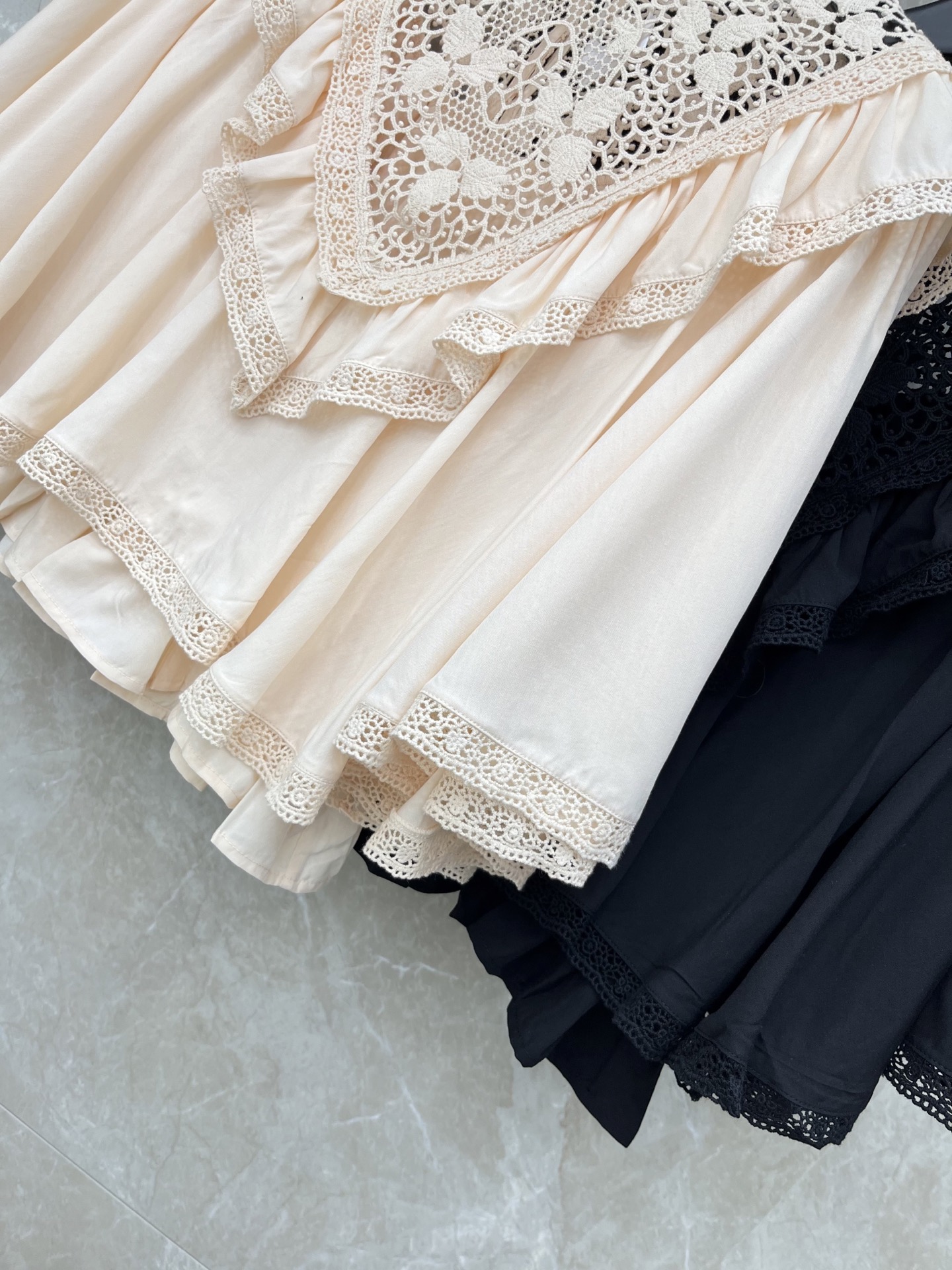 🛒𝐍𝐄𝐖 · 𝟐𝟎𝟐6/爆款现货原单品质 小众*｜2026新品长袖水溶蕾丝镂空拼接衬衫灯笼袖设计 精致刺