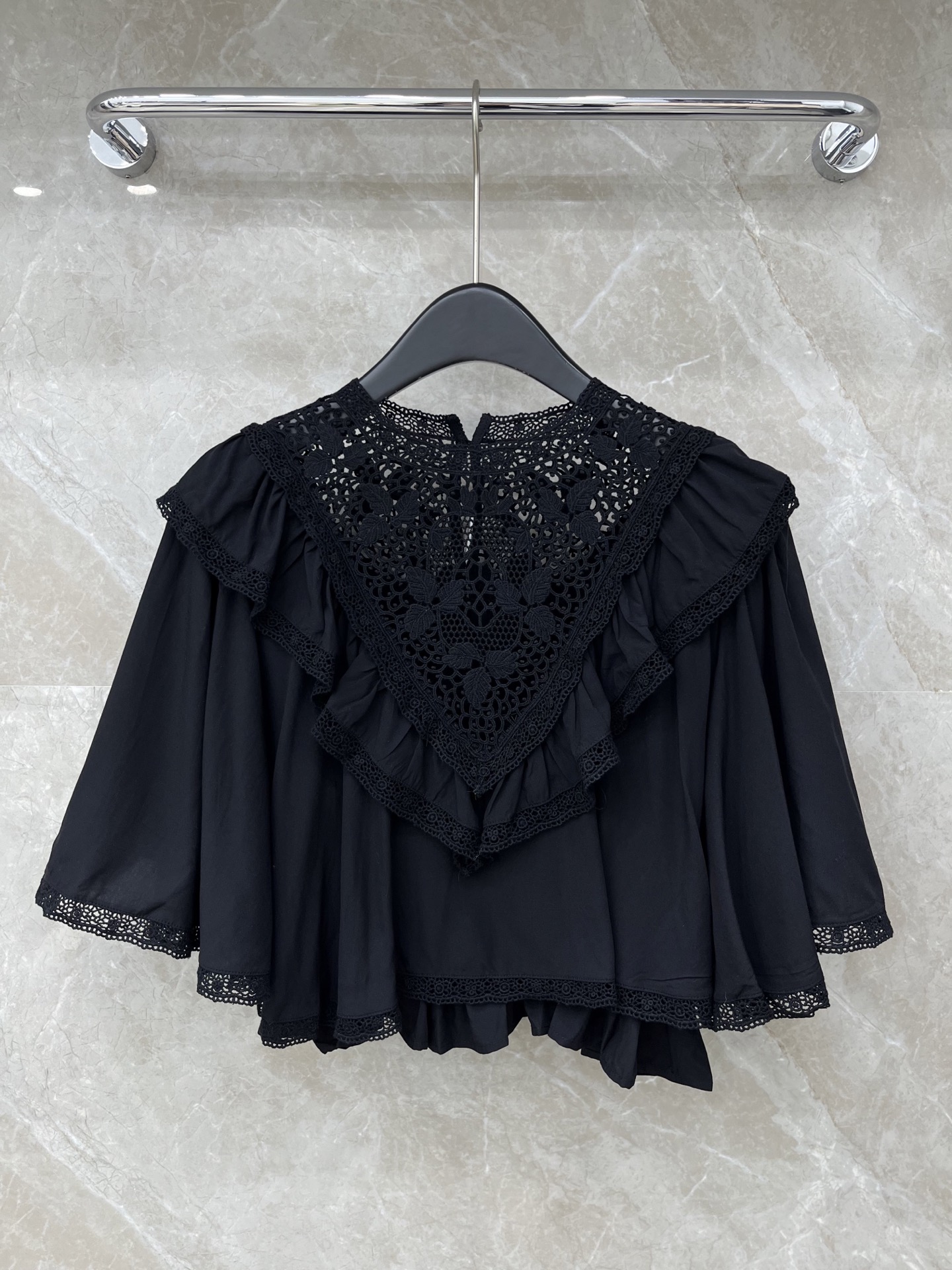 🛒𝐍𝐄𝐖 · 𝟐𝟎𝟐6/爆款现货原单品质 小众*｜2026新品长袖水溶蕾丝镂空拼接衬衫灯笼袖设计 精致刺