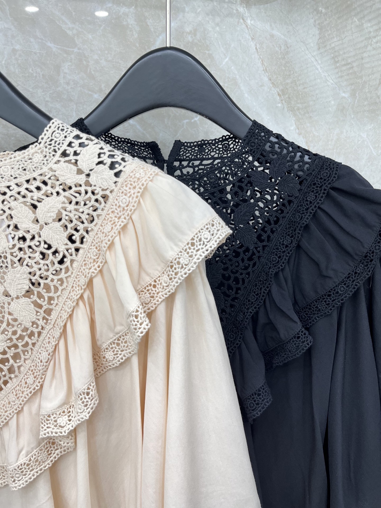 🛒𝐍𝐄𝐖 · 𝟐𝟎𝟐6/爆款现货原单品质 小众*｜2026新品长袖水溶蕾丝镂空拼接衬衫灯笼袖设计 精致刺