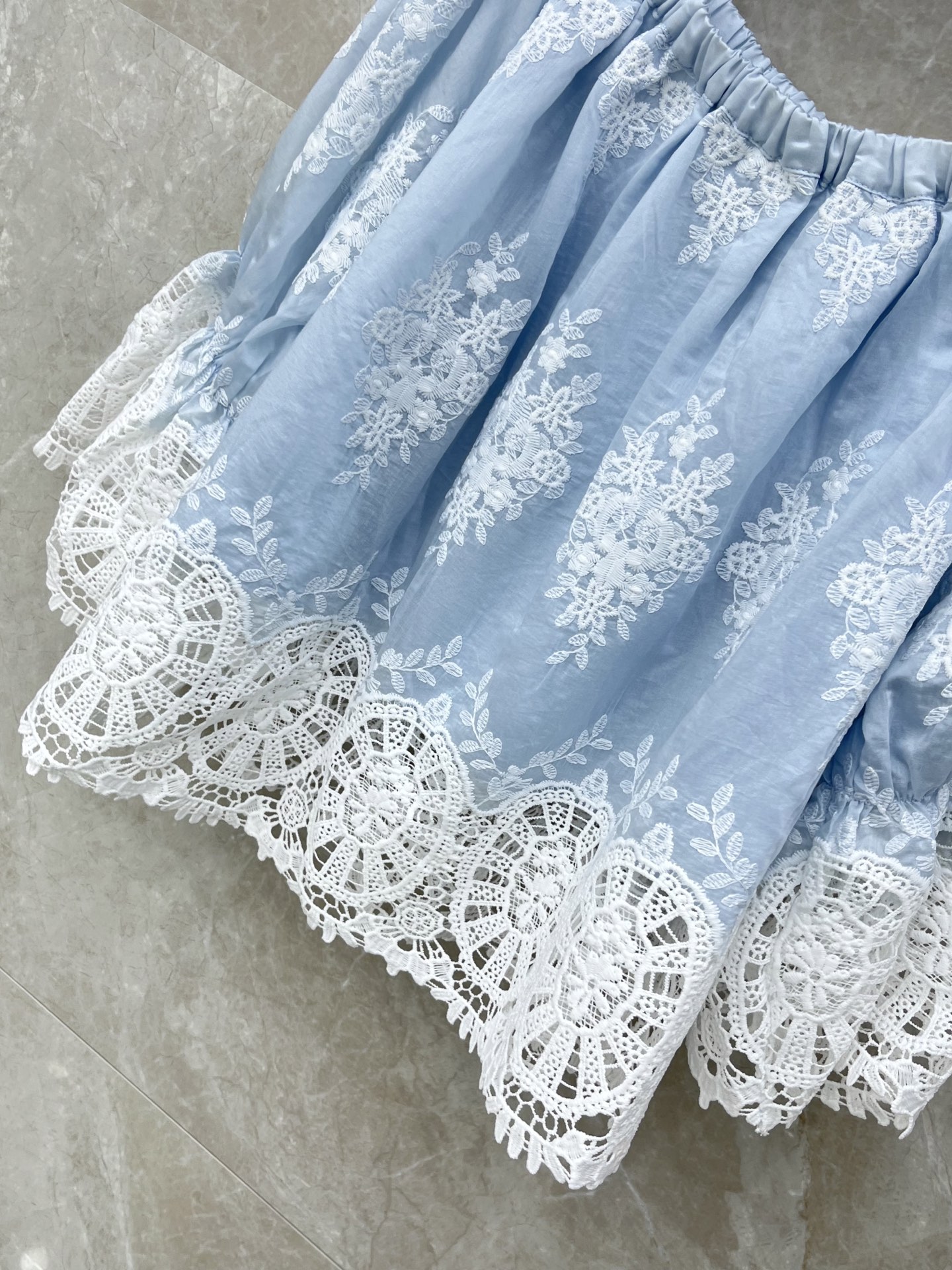 🛒𝐍𝐄𝐖 · 𝟐𝟎𝟐6/爆款现货原单品质 小众*｜2026新品撞色刺绣一字领衬衫 系列款精致版型，高级肌