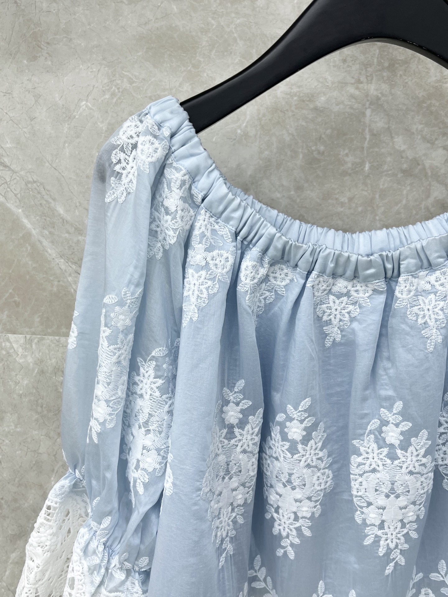 🛒𝐍𝐄𝐖 · 𝟐𝟎𝟐6/爆款现货原单品质 小众*｜2026新品撞色刺绣一字领衬衫 系列款精致版型，高级肌