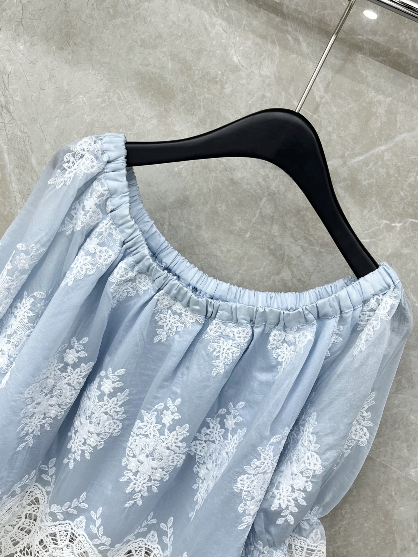 🛒𝐍𝐄𝐖 · 𝟐𝟎𝟐6/爆款现货原单品质 小众*｜2026新品撞色刺绣一字领衬衫 系列款精致版型，高级肌