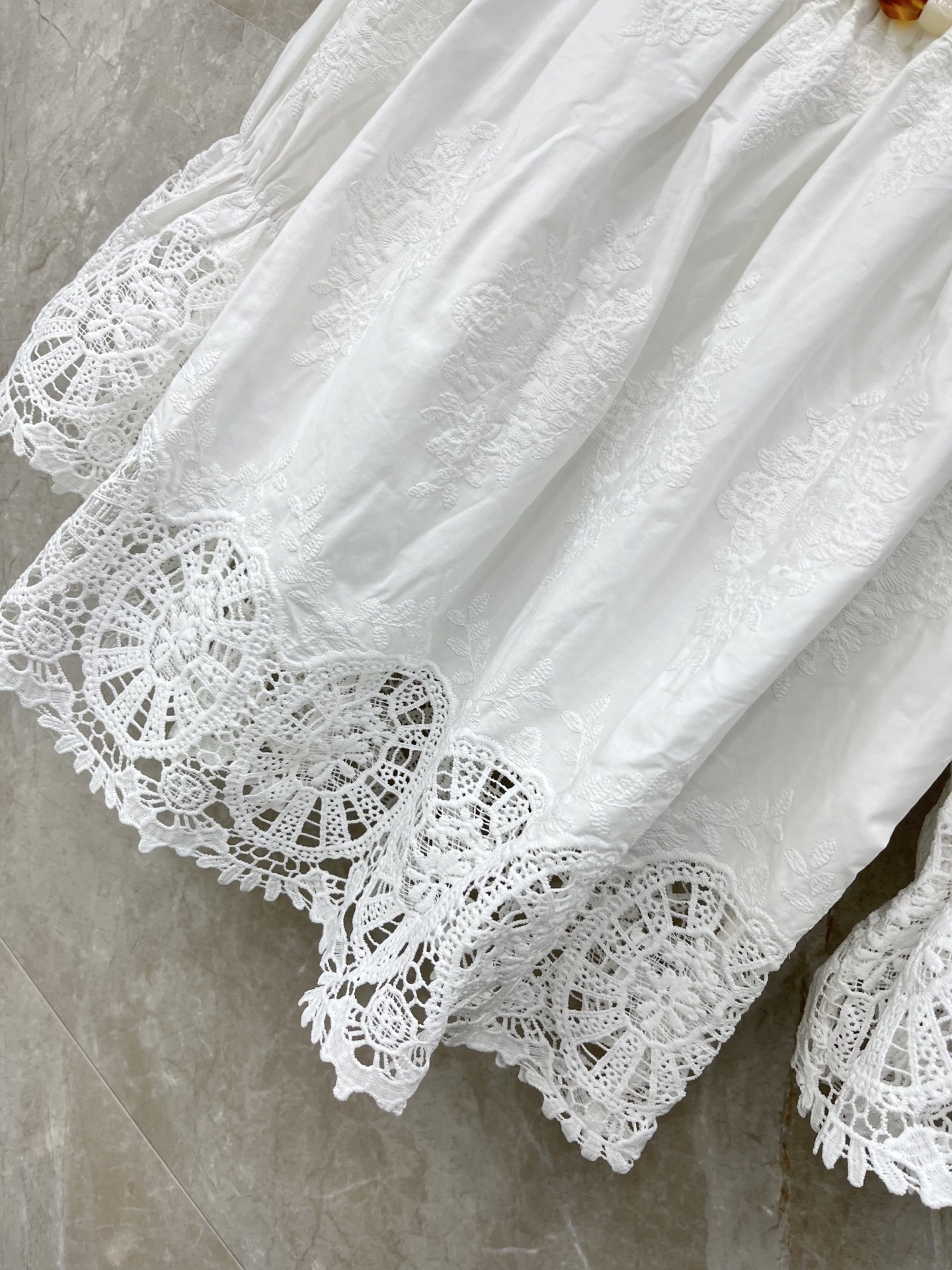 🛒𝐍𝐄𝐖 · 𝟐𝟎𝟐6/爆款现货原单品质 小众*｜2026新品撞色刺绣一字领衬衫 系列款精致版型，高级肌