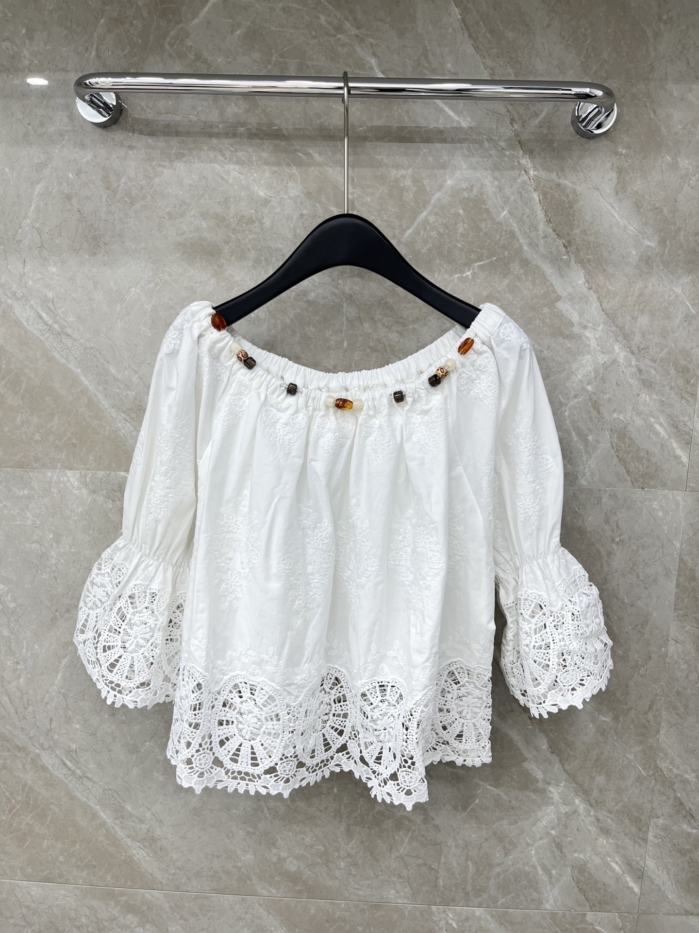 🛒𝐍𝐄𝐖 · 𝟐𝟎𝟐6/爆款现货原单品质 小众*｜2026新品撞色刺绣一字领衬衫 系列款精致版型，高级肌