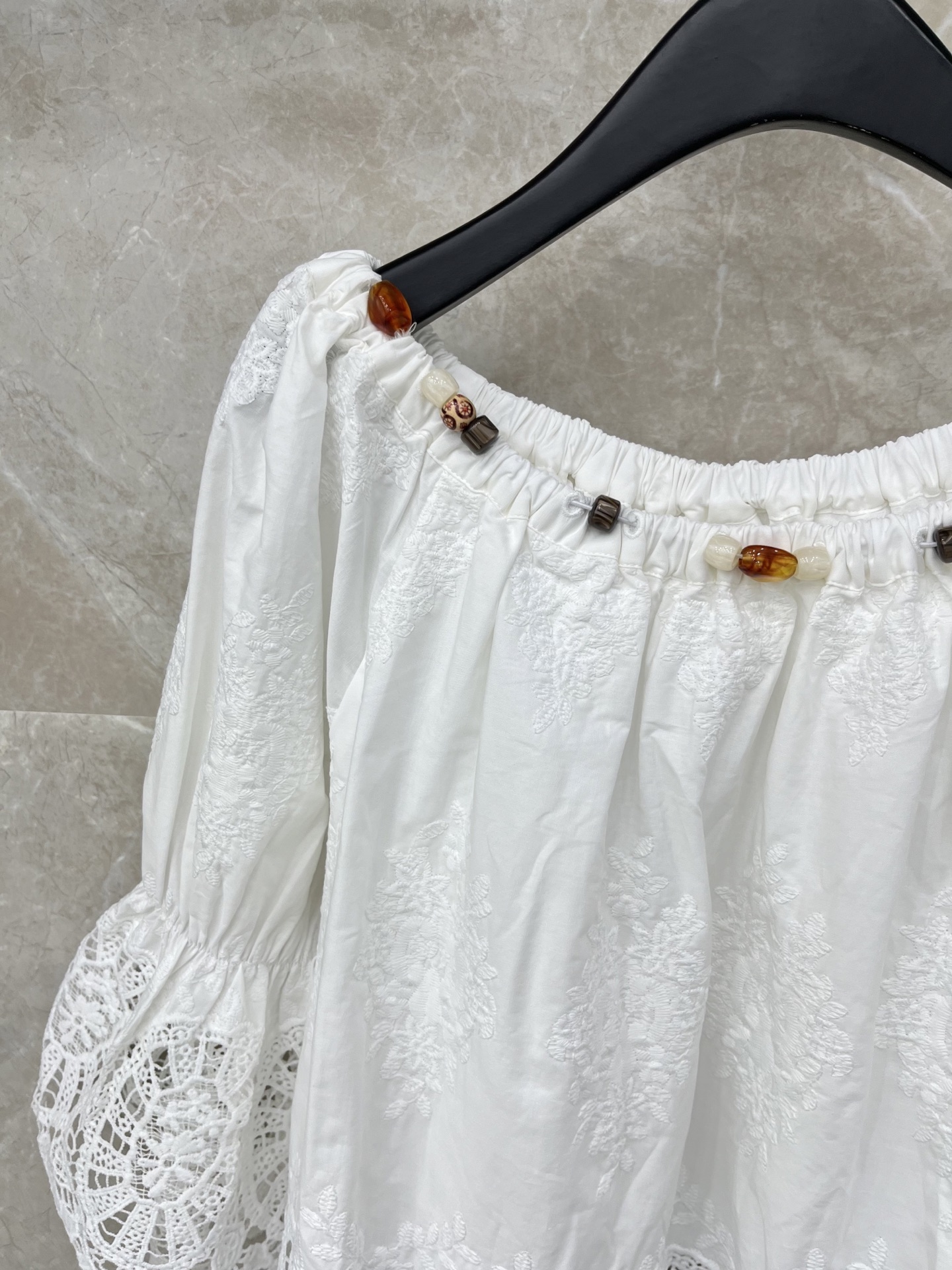 🛒𝐍𝐄𝐖 · 𝟐𝟎𝟐6/爆款现货原单品质 小众*｜2026新品撞色刺绣一字领衬衫 系列款精致版型，高级肌