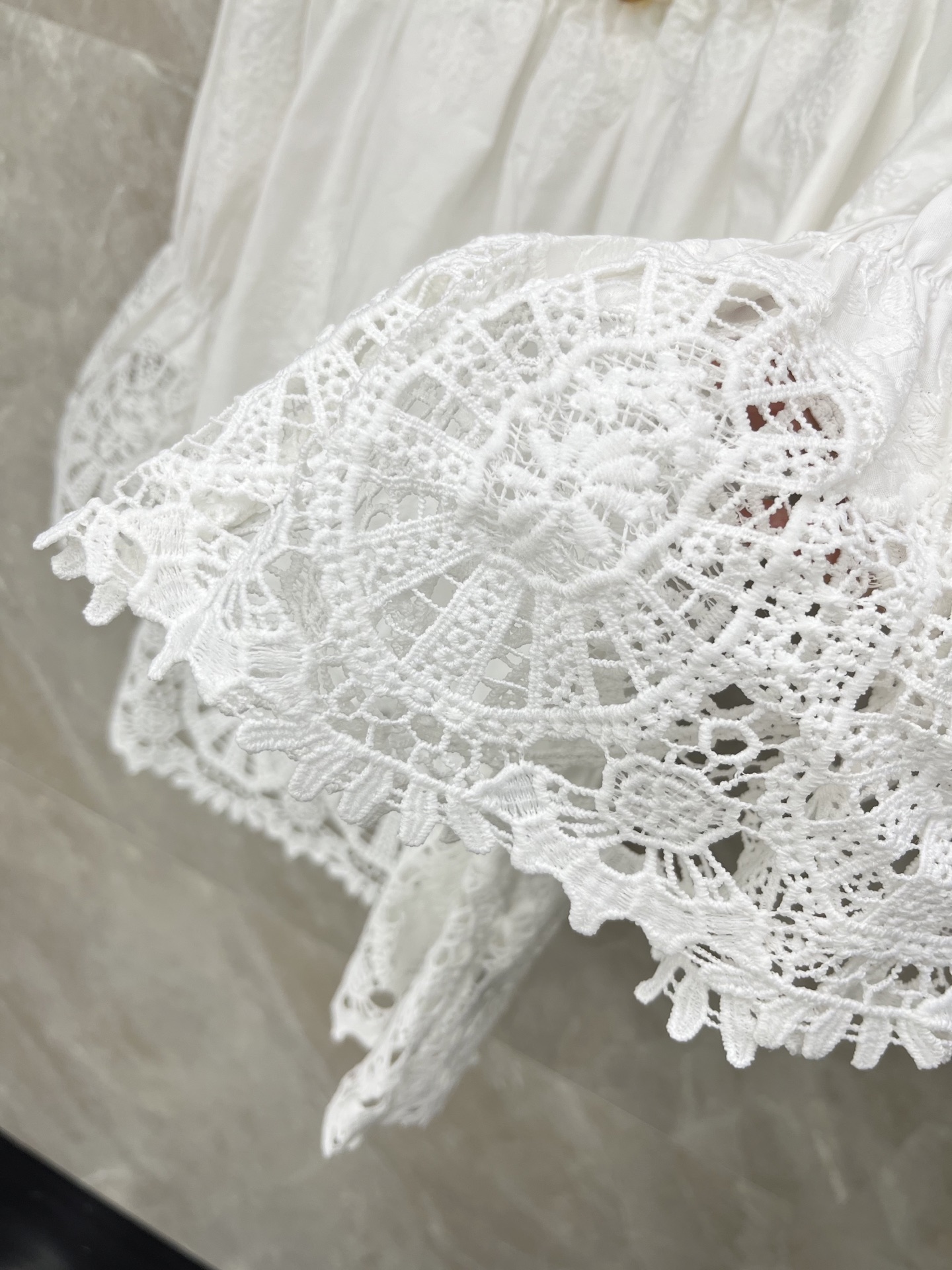 🛒𝐍𝐄𝐖 · 𝟐𝟎𝟐6/爆款现货原单品质 小众*｜2026新品撞色刺绣一字领衬衫 系列款精致版型，高级肌