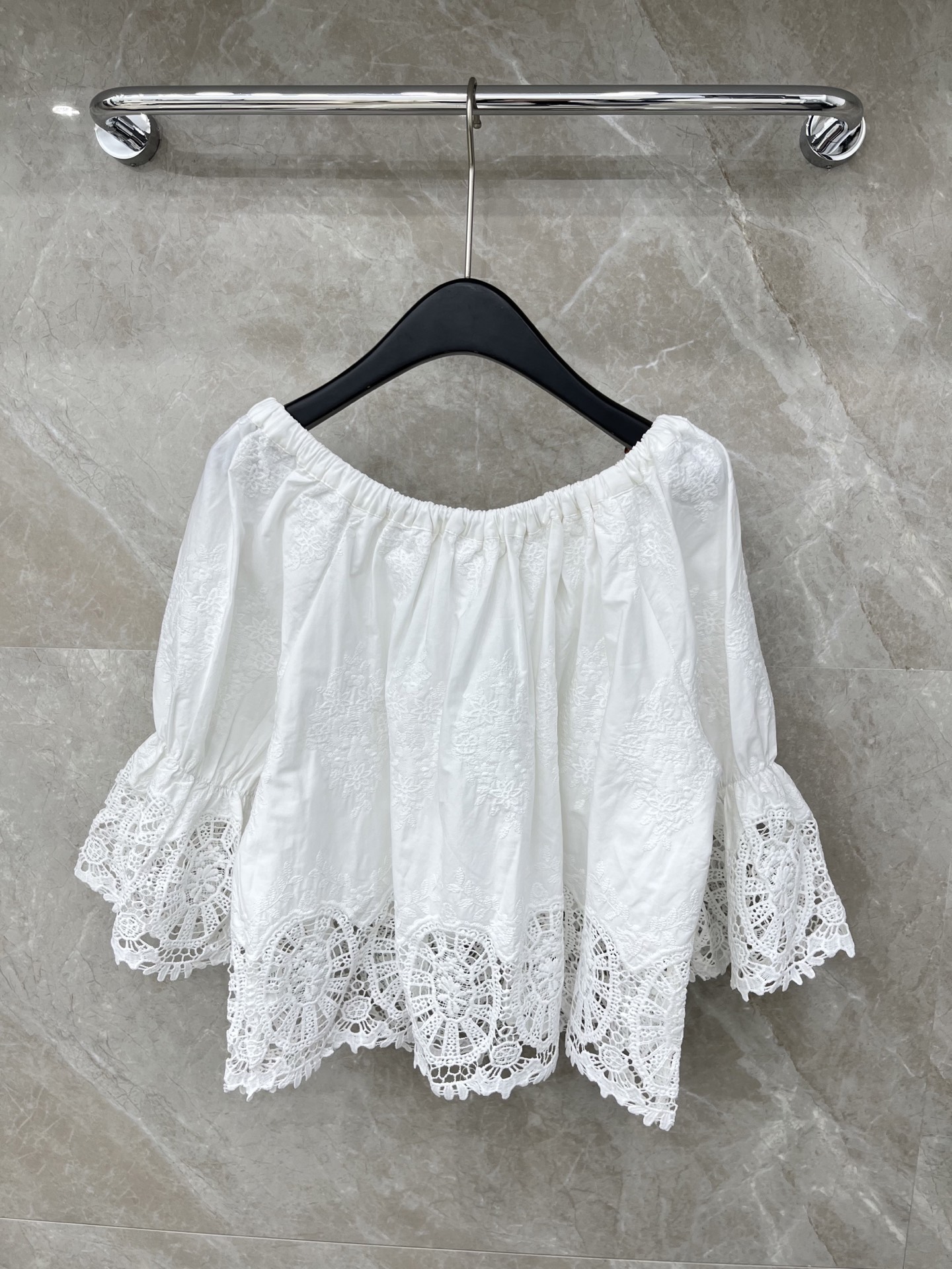 🛒𝐍𝐄𝐖 · 𝟐𝟎𝟐6/爆款现货原单品质 小众*｜2026新品撞色刺绣一字领衬衫 系列款精致版型，高级肌