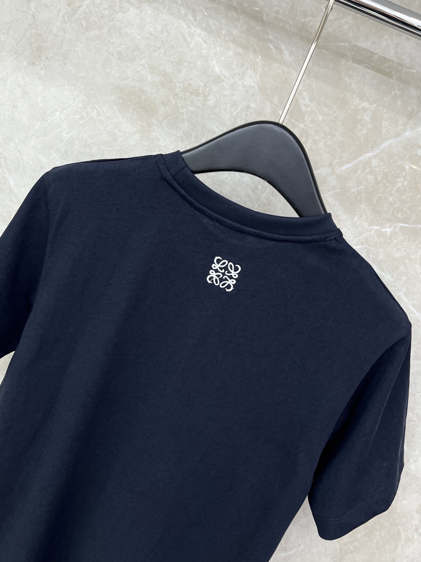 🛒𝐍𝐄𝐖 · 𝟐𝟎𝟐6/爆款现货原单品质 Loe*｜精致撞色印花短袖T恤高订面料 亲肤透气舒适标志性字母