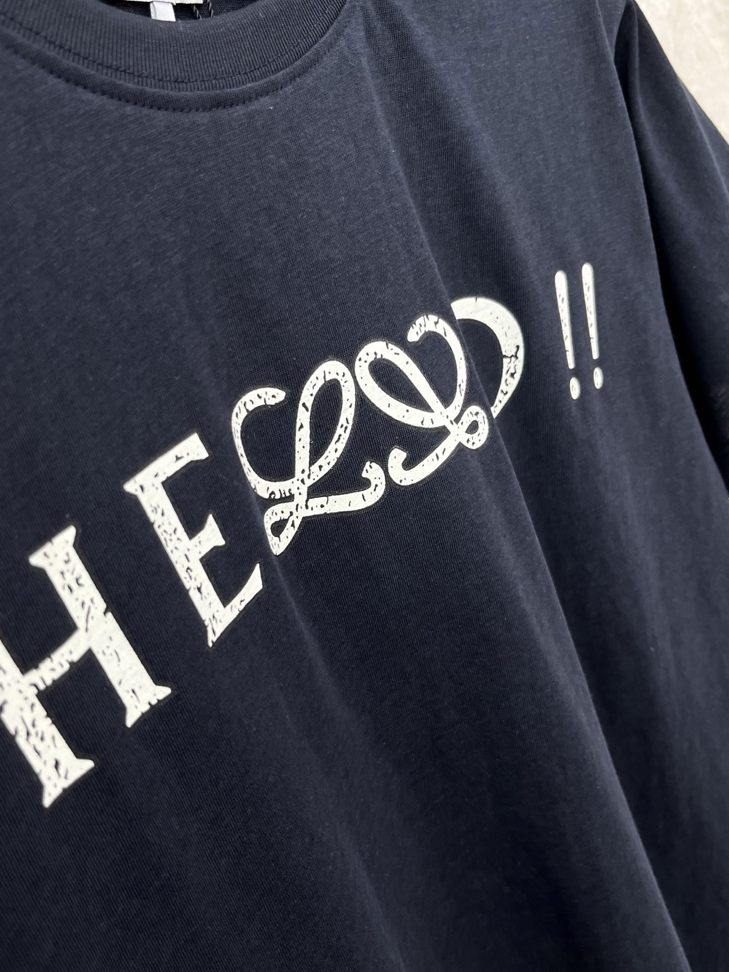 🛒𝐍𝐄𝐖 · 𝟐𝟎𝟐6/爆款现货原单品质 Loe*｜精致撞色印花短袖T恤高订面料 亲肤透气舒适标志性字母