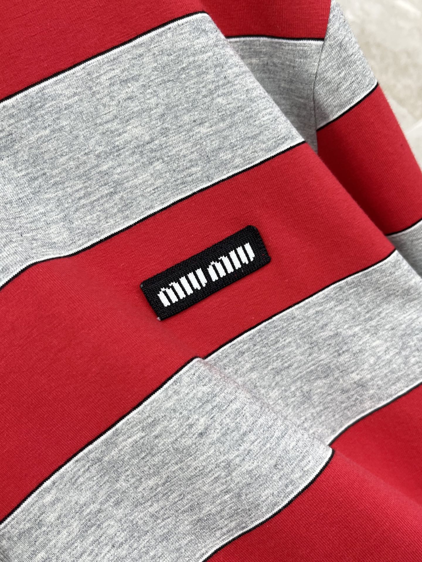 🛒𝐍𝐄𝐖 · 𝟐𝟎𝟐6/爆款现货原单品质 Miu Mi*｜精致撞色小贴标长袖T恤高订面料 亲肤透气舒适标