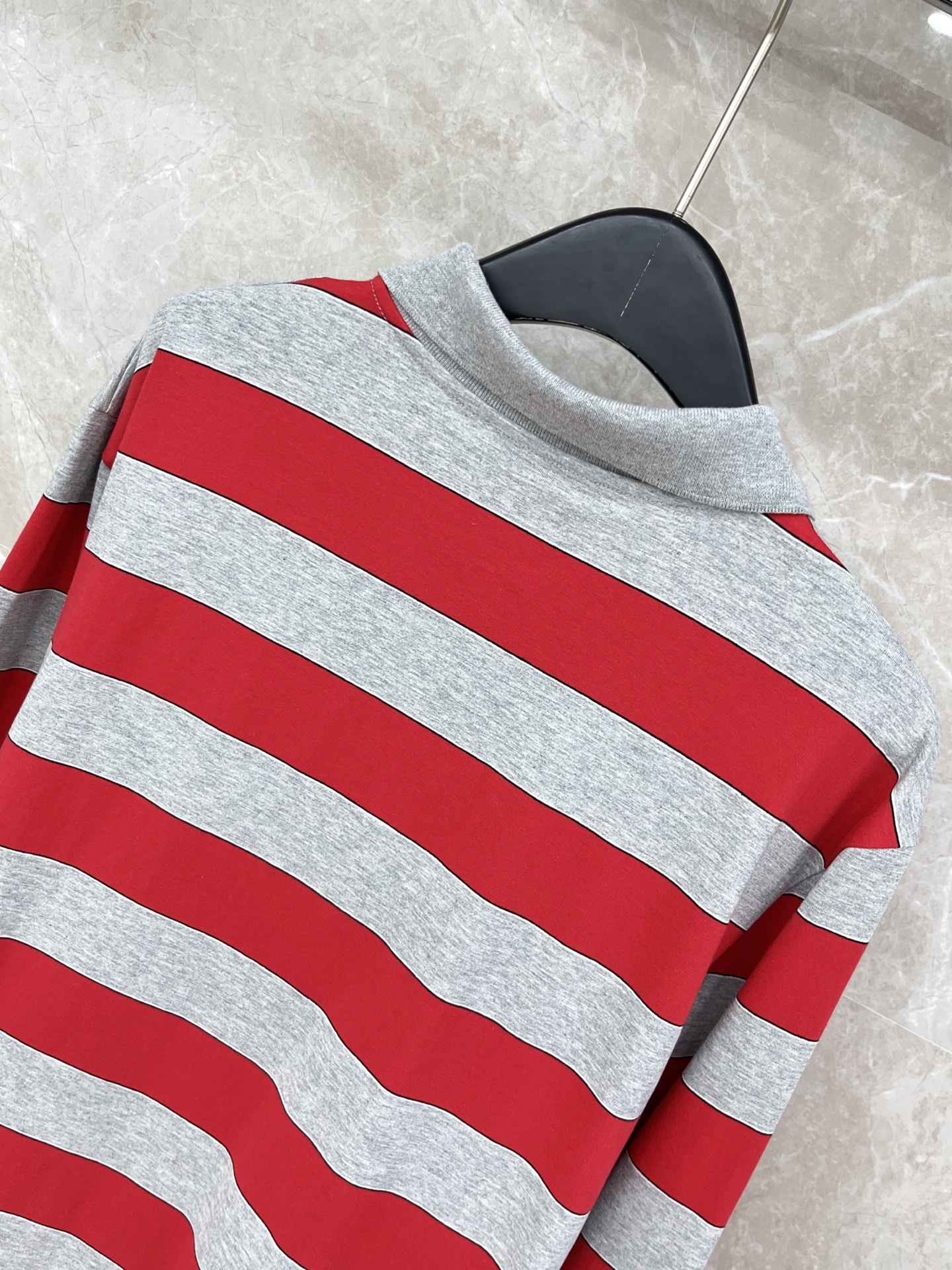 🛒𝐍𝐄𝐖 · 𝟐𝟎𝟐6/爆款现货原单品质 Miu Mi*｜精致撞色小贴标长袖T恤高订面料 亲肤透气舒适标