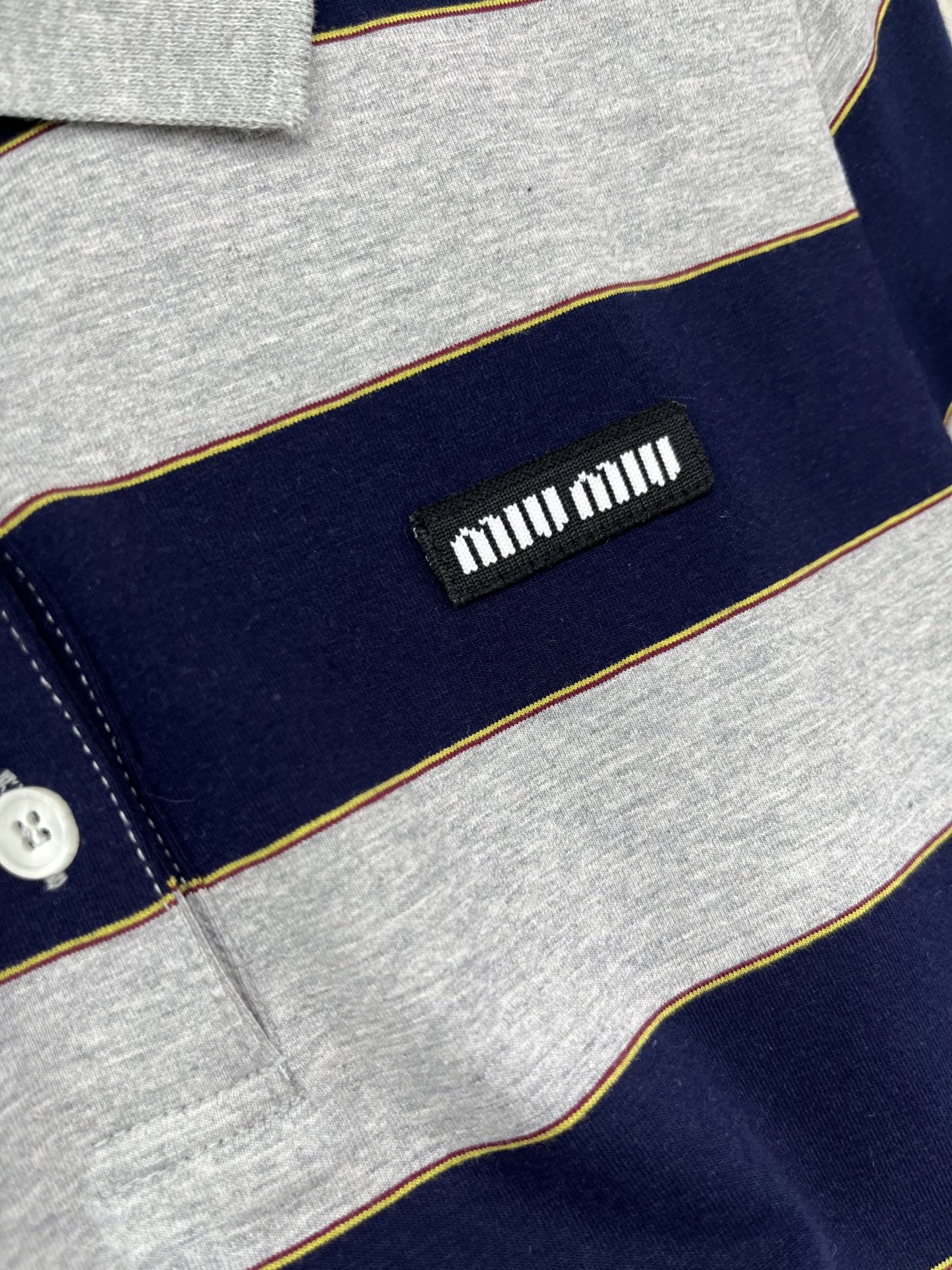 🛒𝐍𝐄𝐖 · 𝟐𝟎𝟐6/爆款现货原单品质 Miu Mi*｜精致撞色小贴标短袖T恤高订面料 亲肤透气舒适标