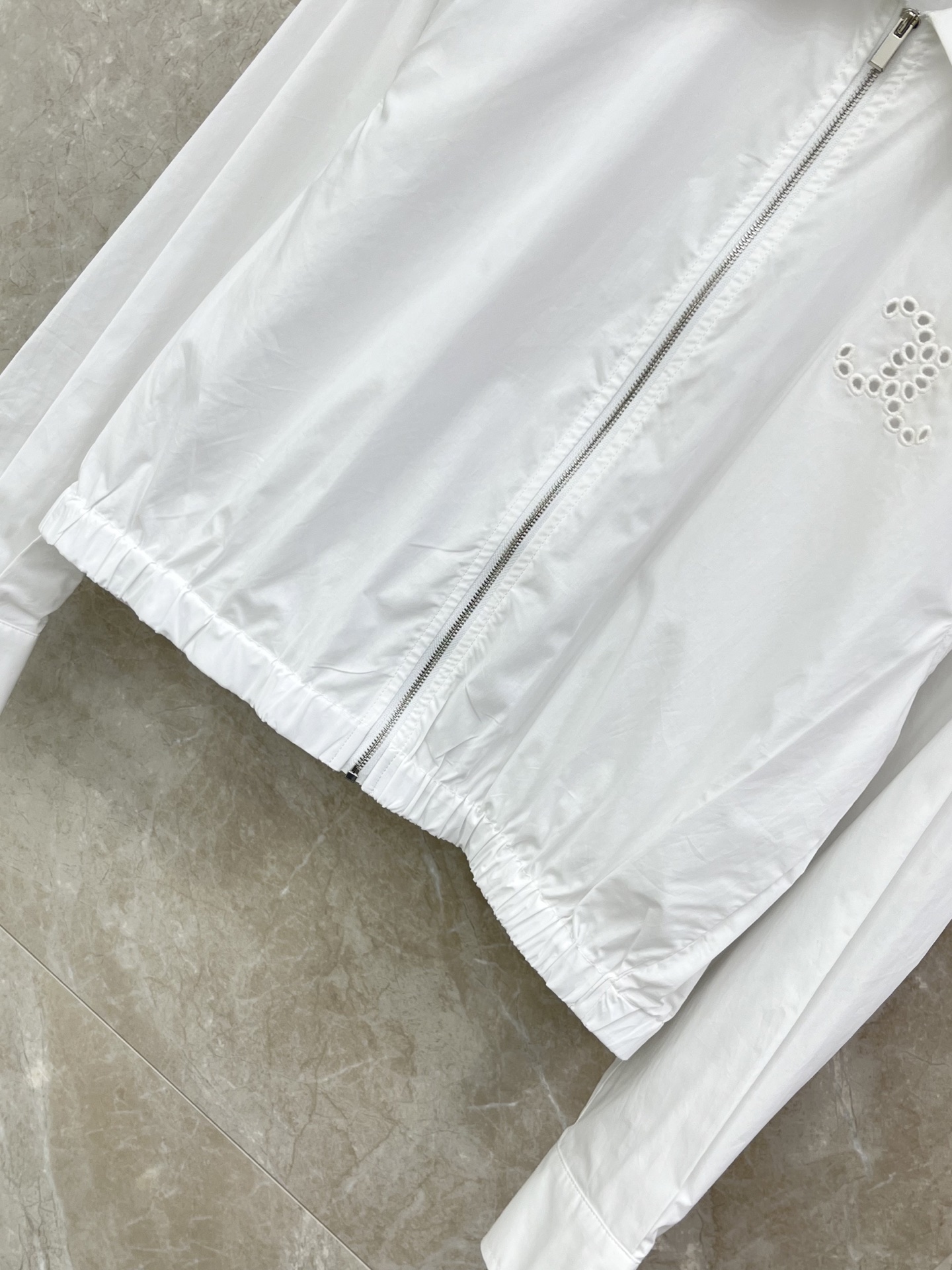 🛒𝐍𝐄𝐖 · 𝟐𝟎𝟐6/爆款现货原单品质 Chan*｜26中古系列镂空绣花翻领衬衫外套设计高级又时髦！1