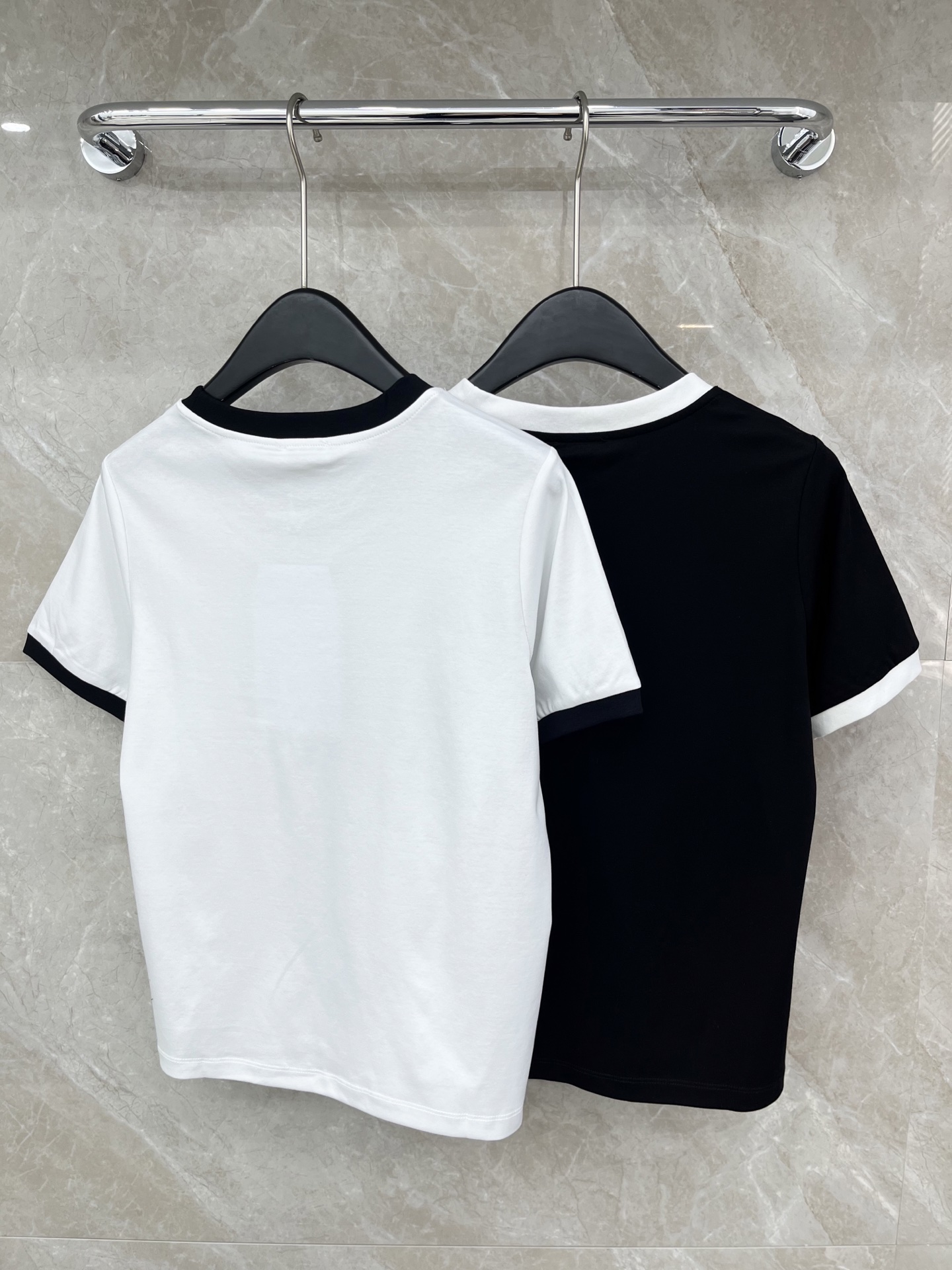 🛒𝐍𝐄𝐖 · 𝟐𝟎𝟐6/爆款现货原单品质 Cha*｜26新品订珠刺绣短袖T恤精致宽松版型上身巨显瘦！定制