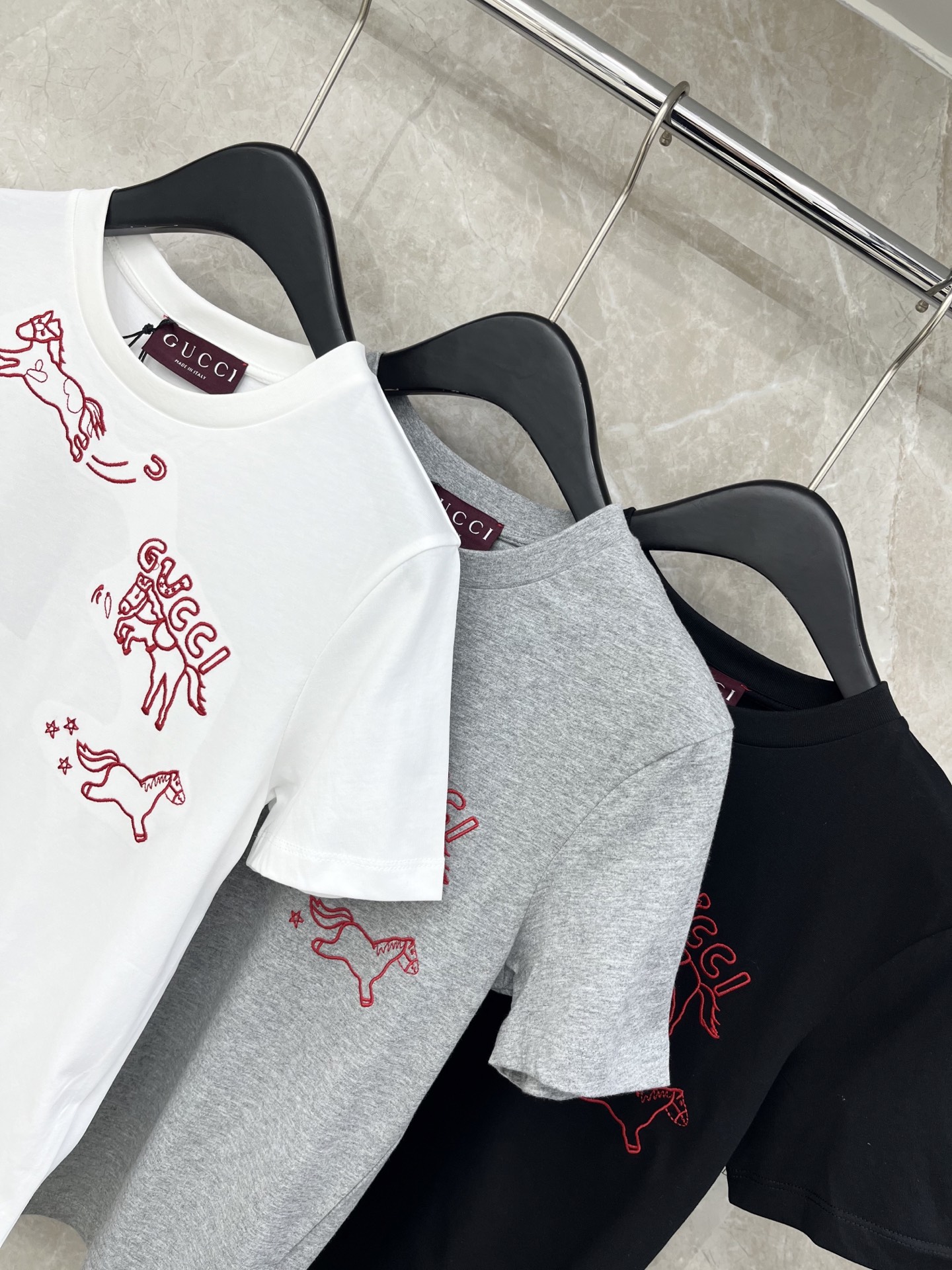 🛒𝐍𝐄𝐖 · 𝟐𝟎𝟐6/爆款现货原单品质 Gucc*｜26新品刺绣短袖T恤精致宽松版型上身巨显瘦！定制最