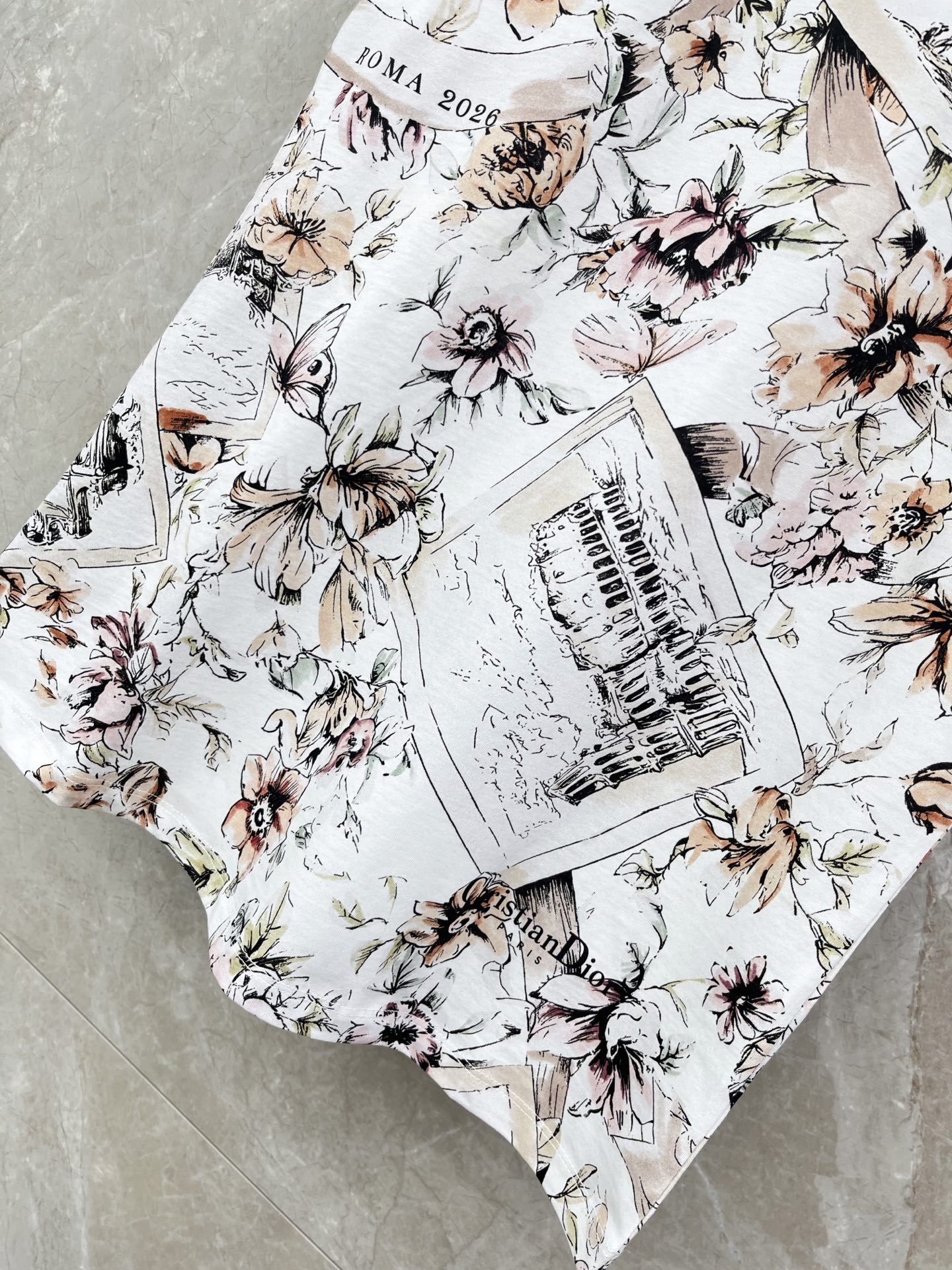 🛒𝐍𝐄𝐖 · 𝟐𝟎𝟐6/爆款现货原单品质 Dio*｜26新品满印短袖T恤精致版型上身巨显瘦！定制最新工艺