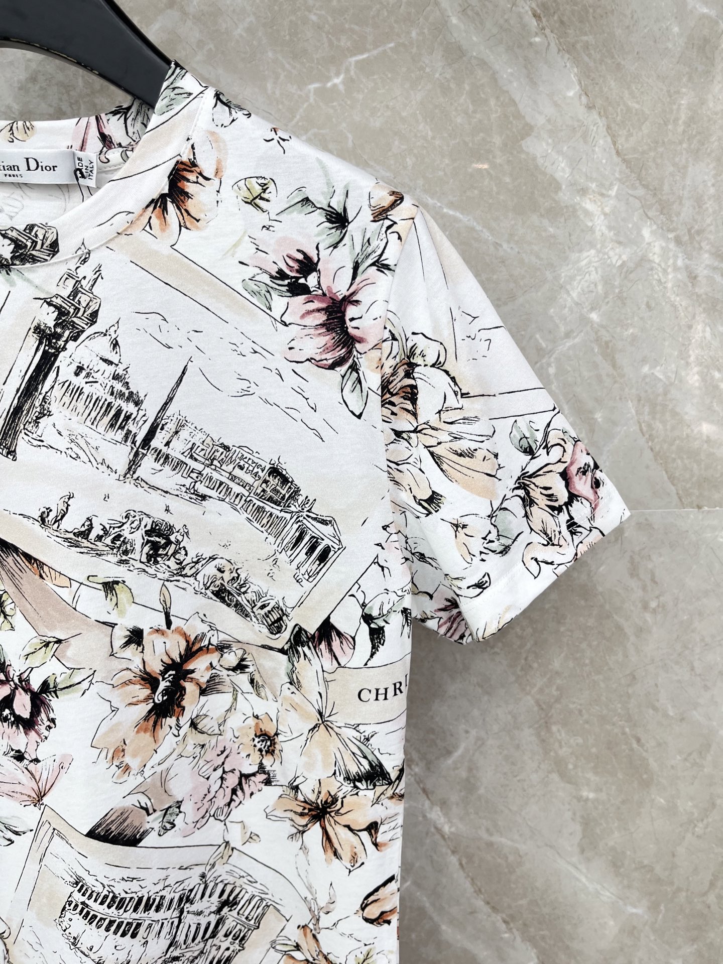 🛒𝐍𝐄𝐖 · 𝟐𝟎𝟐6/爆款现货原单品质 Dio*｜26新品满印短袖T恤精致版型上身巨显瘦！定制最新工艺