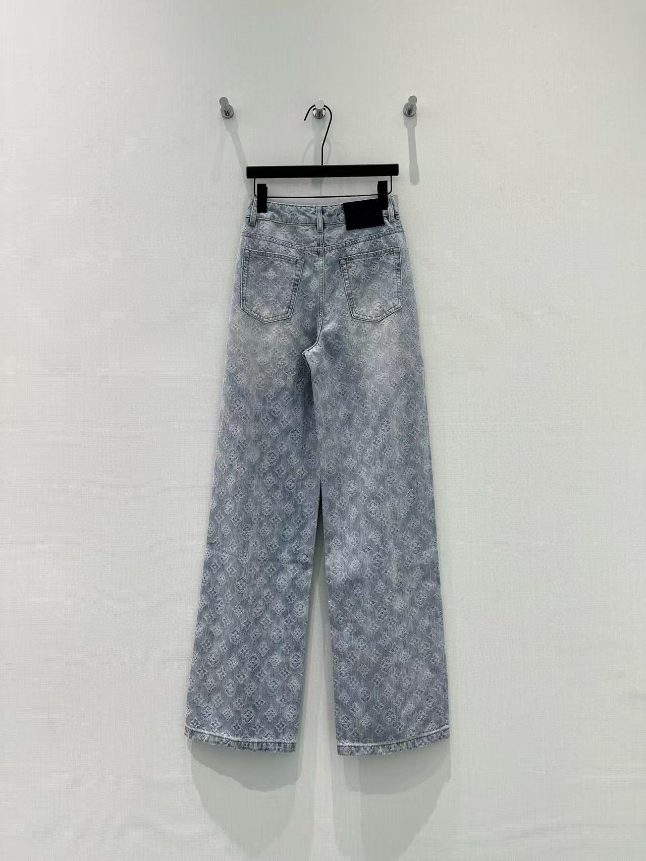 🛒𝐍𝐄𝐖 · 𝟐𝟎𝟐6/爆款现货【早春新款】原创｜定制老花提花牛仔裤采用高端定制面料，牛仔穿起来非常舒适