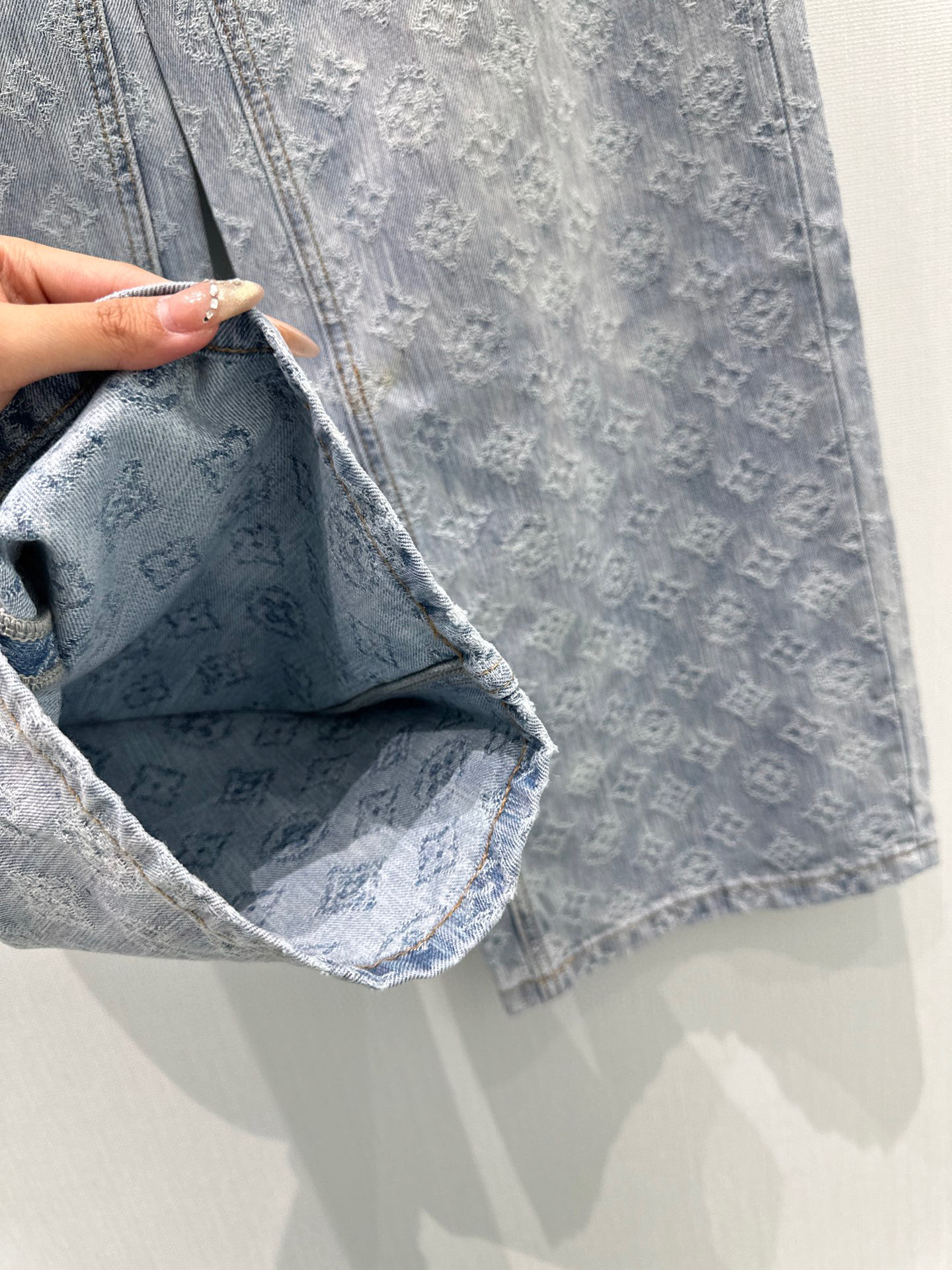 🛒𝐍𝐄𝐖 · 𝟐𝟎𝟐6/爆款现货【早春新款】原创｜定制老花提花牛仔裤采用高端定制面料，牛仔穿起来非常舒适