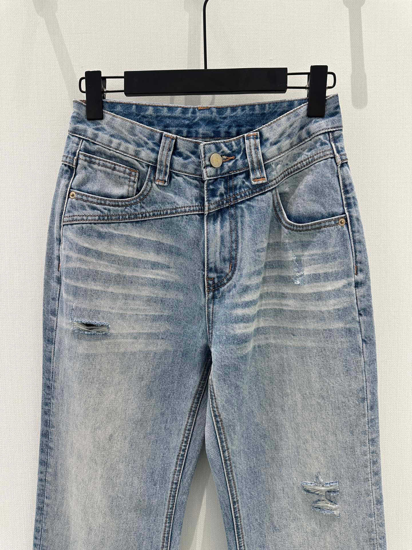 🛒𝐍𝐄𝐖 · 𝟐𝟎𝟐6/爆款现货【早春新款】原创｜破洞渐变色微喇牛仔裤采用高端定制面料，牛仔穿起来非常舒