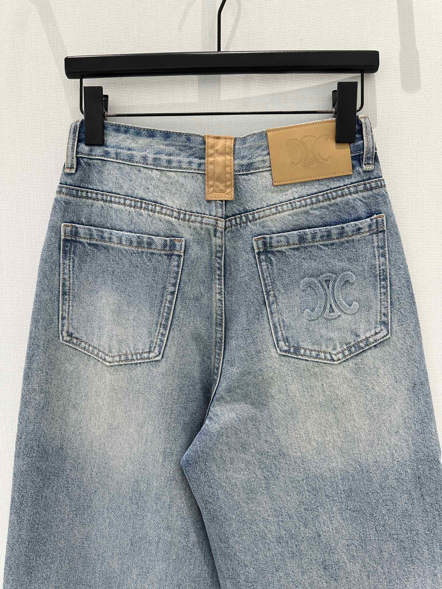 🛒𝐍𝐄𝐖 · 𝟐𝟎𝟐6/爆款现货【早春新款】原创｜定制老花提花牛仔裤采用高端定制面料，牛仔穿起来非常舒适