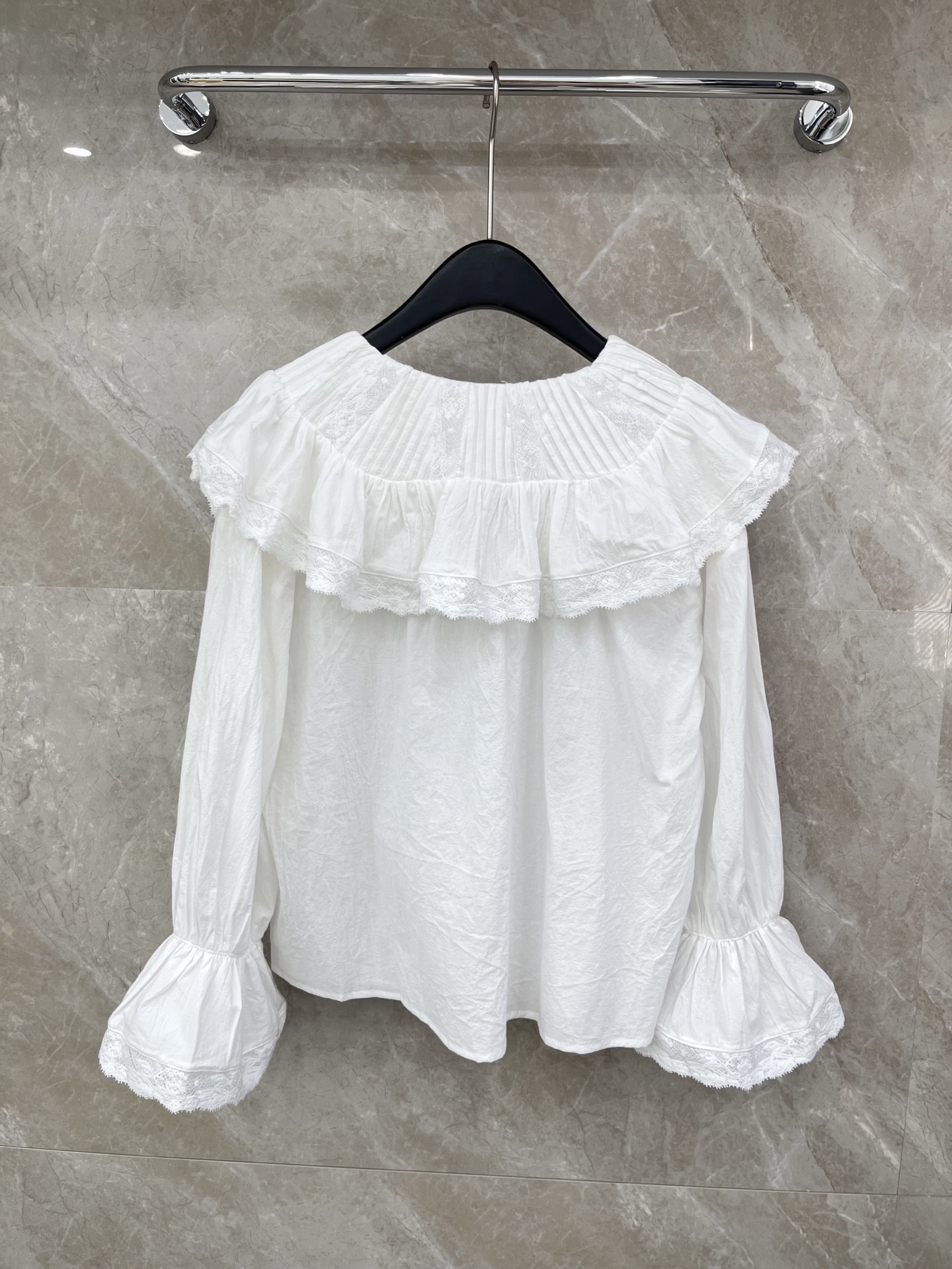 🛒𝐍𝐄𝐖 · 𝟐𝟎𝟐6/爆款现货原单品质 小众*｜2026新品法式大翻领褶皱水溶拼接衬衫精致版型，高级肌