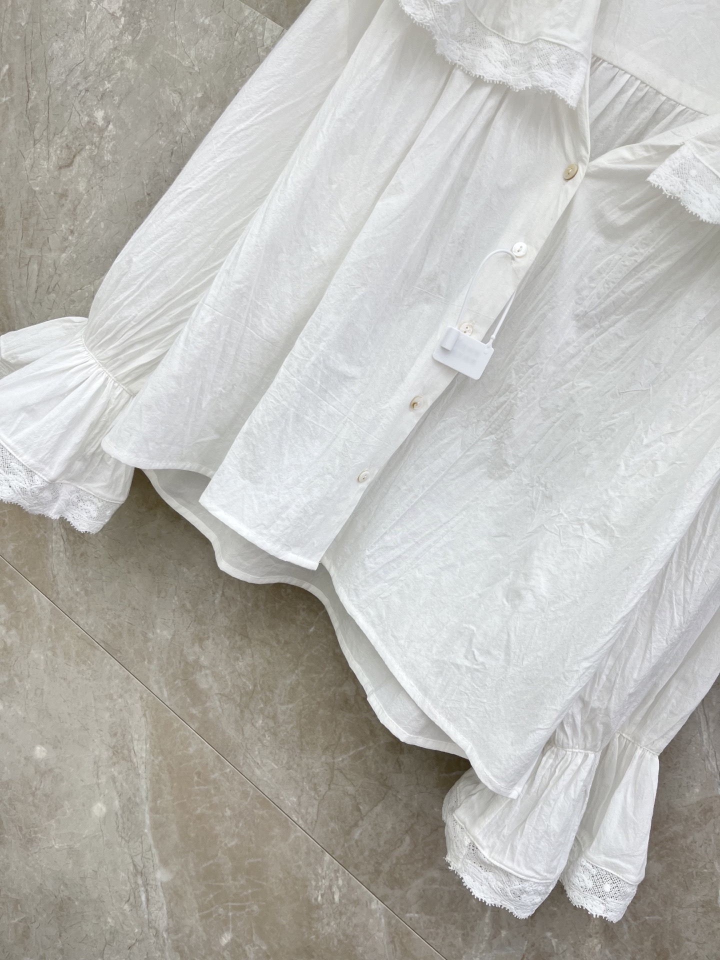 🛒𝐍𝐄𝐖 · 𝟐𝟎𝟐6/爆款现货原单品质 小众*｜2026新品法式大翻领褶皱水溶拼接衬衫精致版型，高级肌