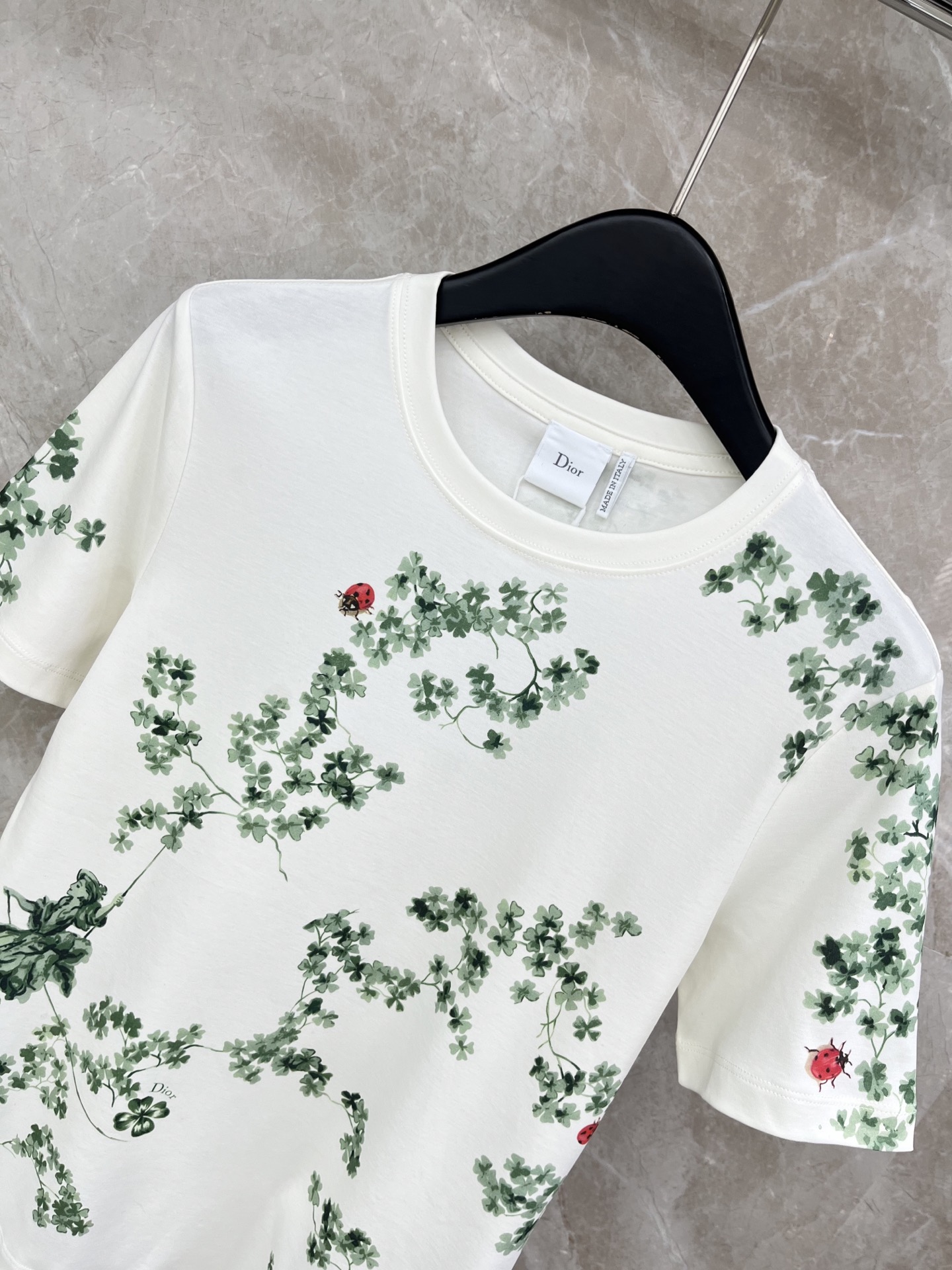 🛒𝐍𝐄𝐖 · 𝟐𝟎𝟐6/爆款现货原单品质 Dio*｜26新品满印短袖T恤精致版型上身巨显瘦！定制最新工艺