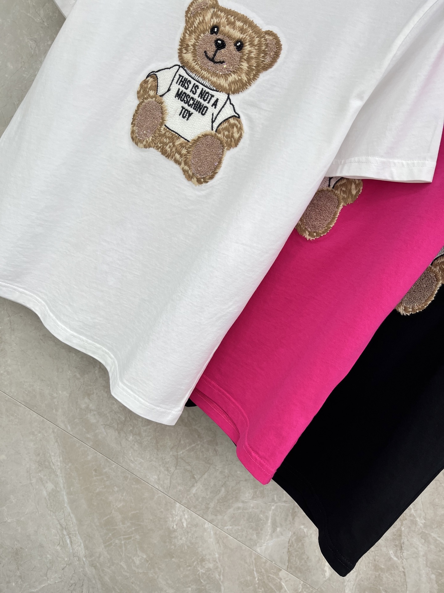 🛒𝐍𝐄𝐖 · 𝟐𝟎𝟐6/爆款现货原单品质 Mos*｜26新品刺绣短袖T恤精致版型上身巨显瘦！定制最新工艺