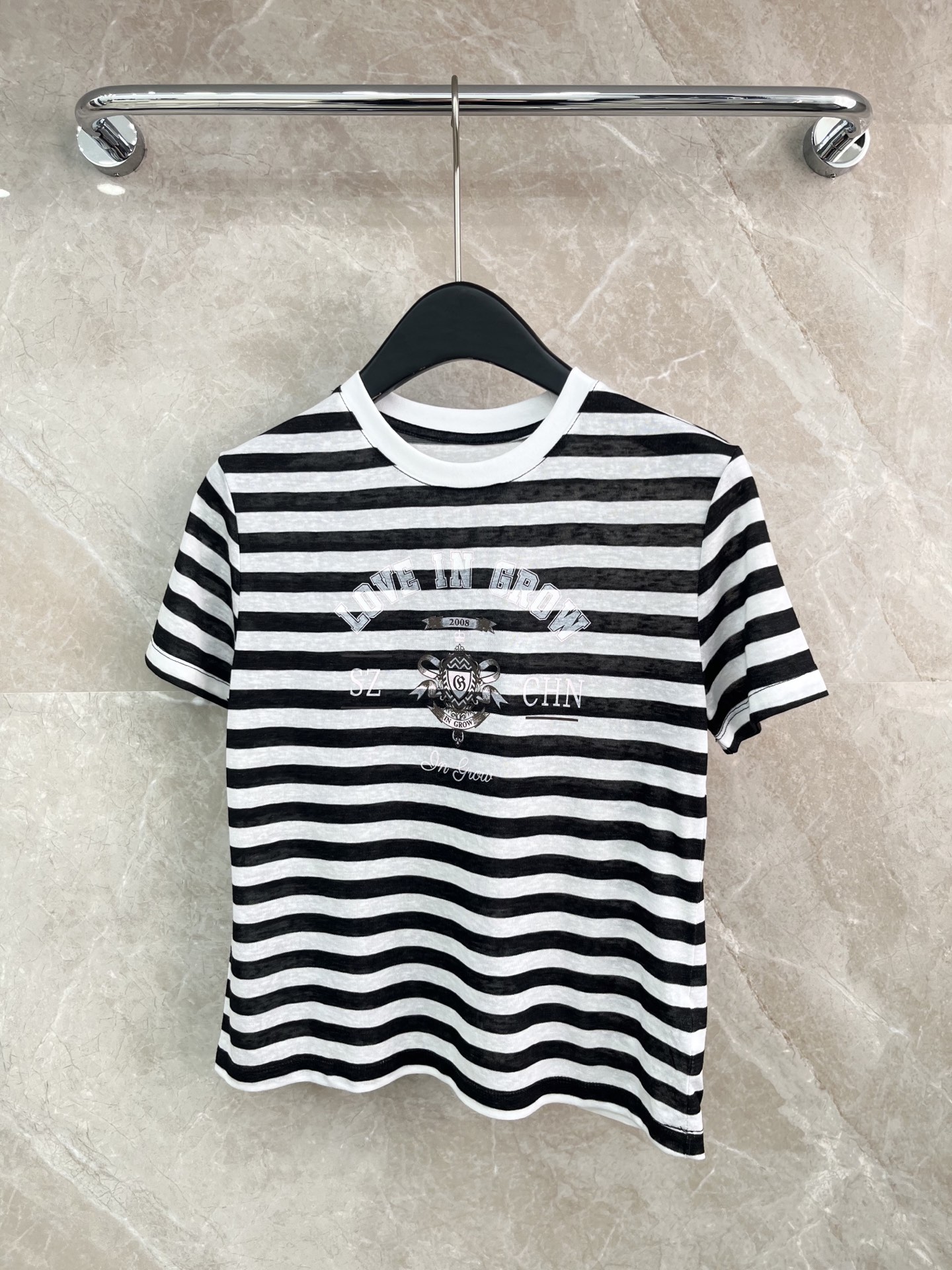 🛒𝐍𝐄𝐖 · 𝟐𝟎𝟐6/爆款现货【春夏上新】 小众｜2026新款天丝条纹T恤云感舒适 上身的触感谁穿谁知