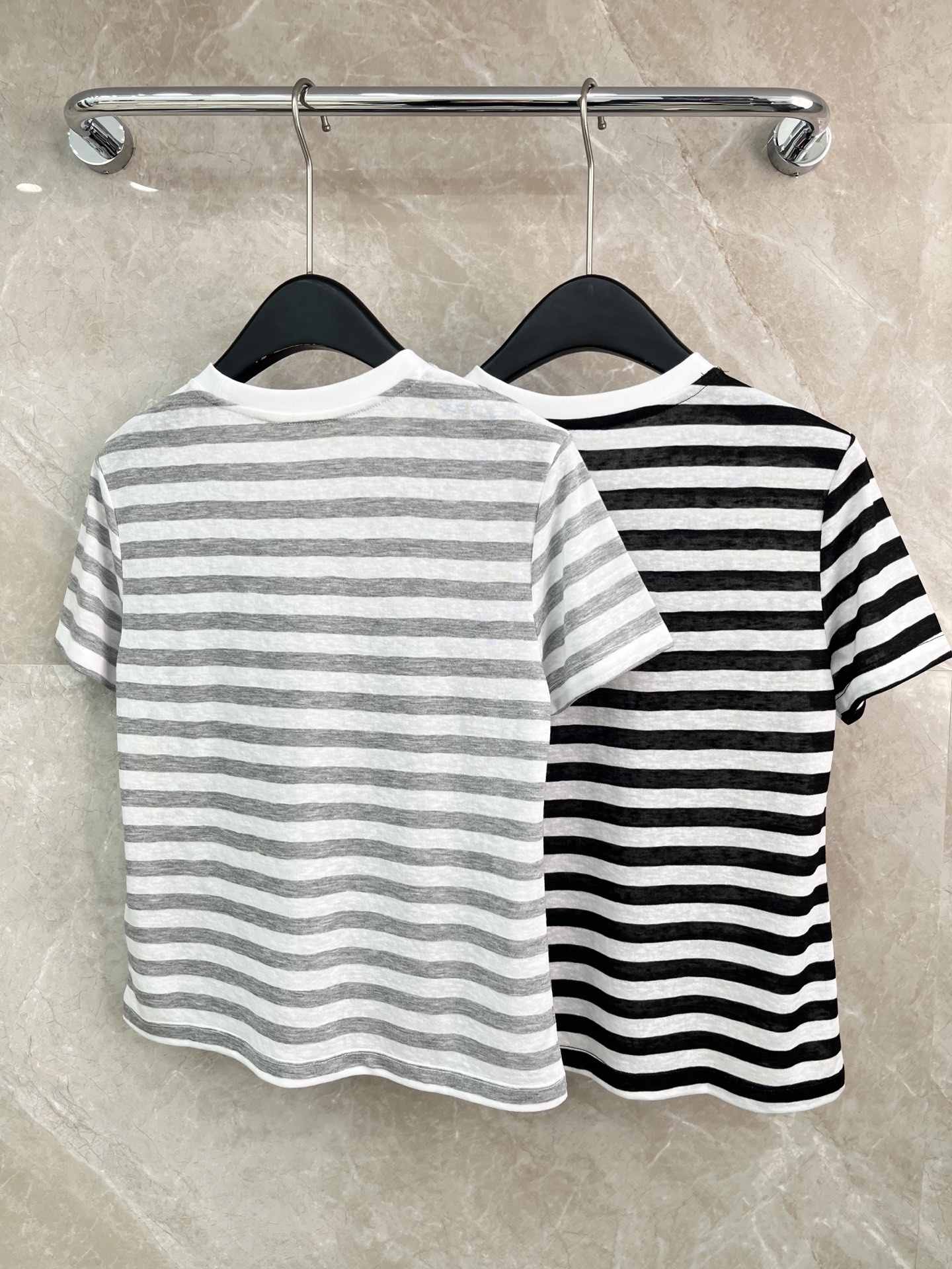 🛒𝐍𝐄𝐖 · 𝟐𝟎𝟐6/爆款现货【春夏上新】 小众｜2026新款天丝条纹T恤云感舒适 上身的触感谁穿谁知