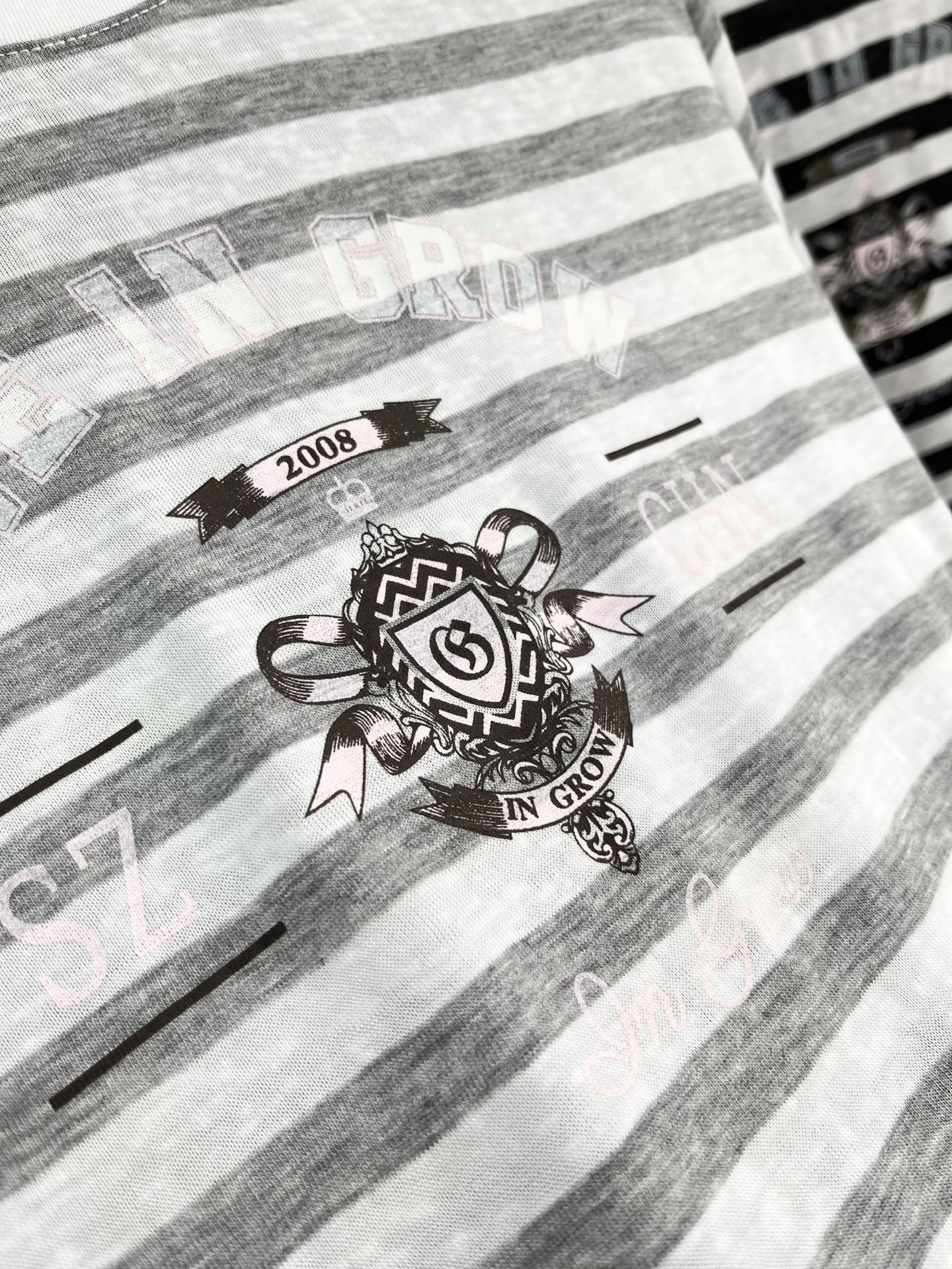 🛒𝐍𝐄𝐖 · 𝟐𝟎𝟐6/爆款现货【春夏上新】 小众｜2026新款天丝条纹T恤云感舒适 上身的触感谁穿谁知