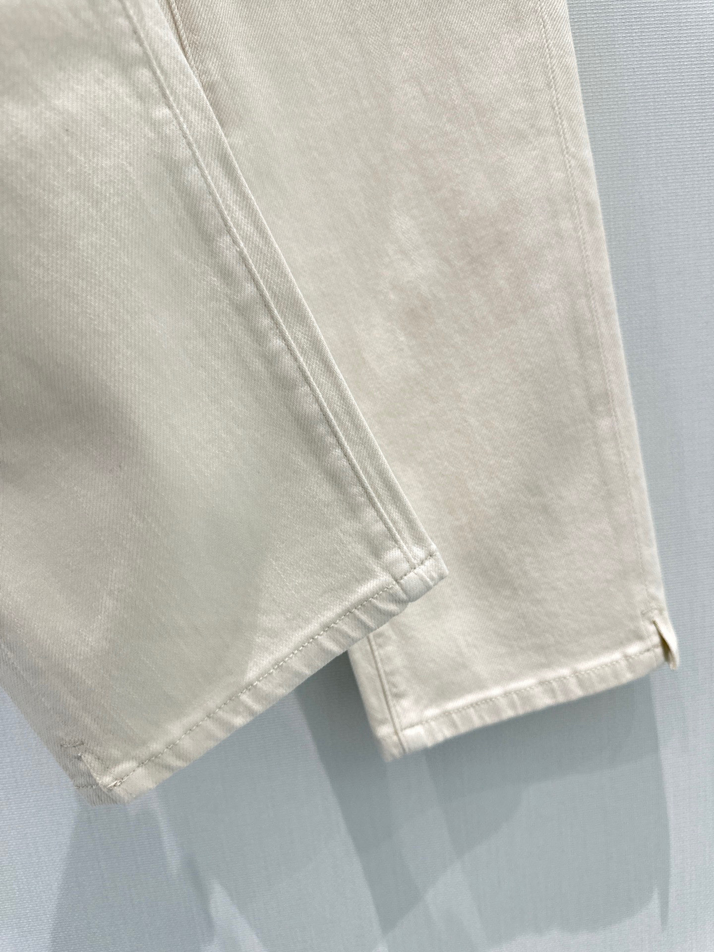 🛒𝐍𝐄𝐖 · 𝟐𝟎𝟐6/爆款现货【春夏上新】 原创｜🆕春季新款【裤脚开叉设计小刺猬高腰显瘦小个子八分牛仔