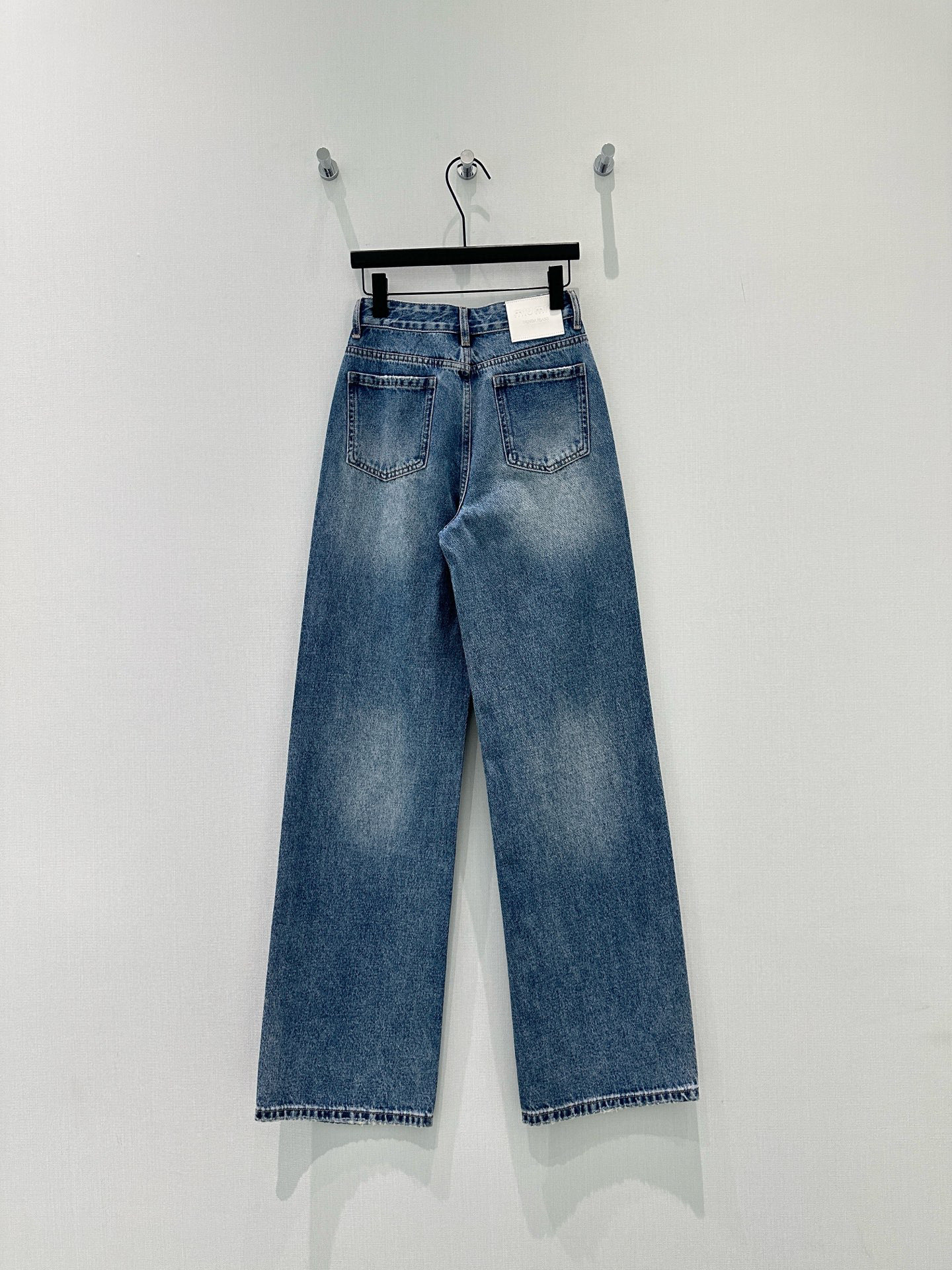 🛒𝐍𝐄𝐖 · 𝟐𝟎𝟐6/爆款现货【春夏上新】 原创｜🆕春季新款【街头风闪钻字母复古设计高腰水洗牛仔阔腿裤