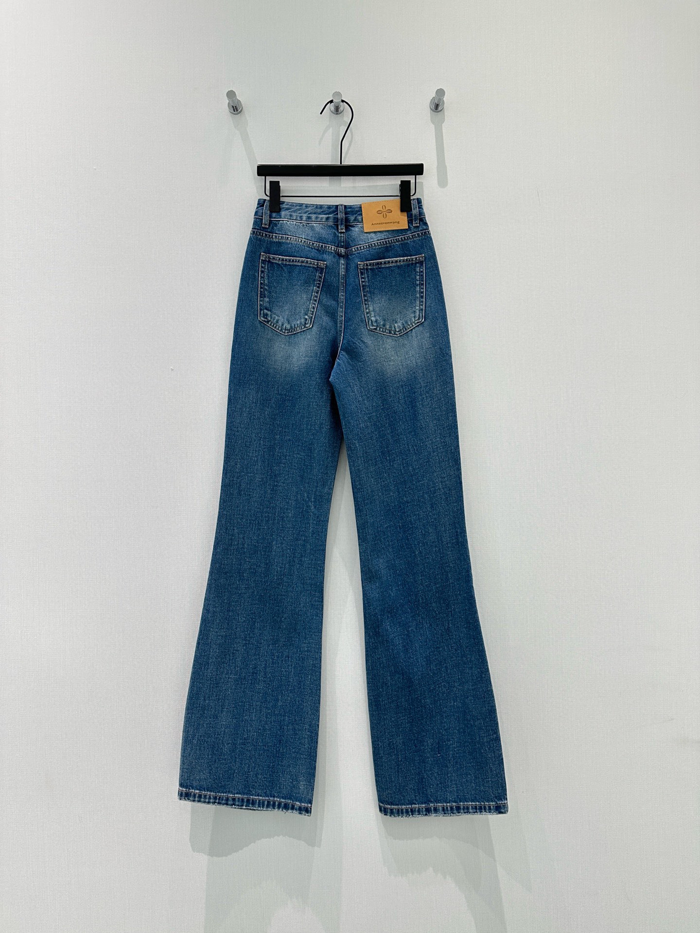 🛒𝐍𝐄𝐖 · 𝟐𝟎𝟐6/爆款现货【早春新款】原创｜🆕春季新款【重工烫钻满满闪闪✨✨星河流设计复古高腰水洗