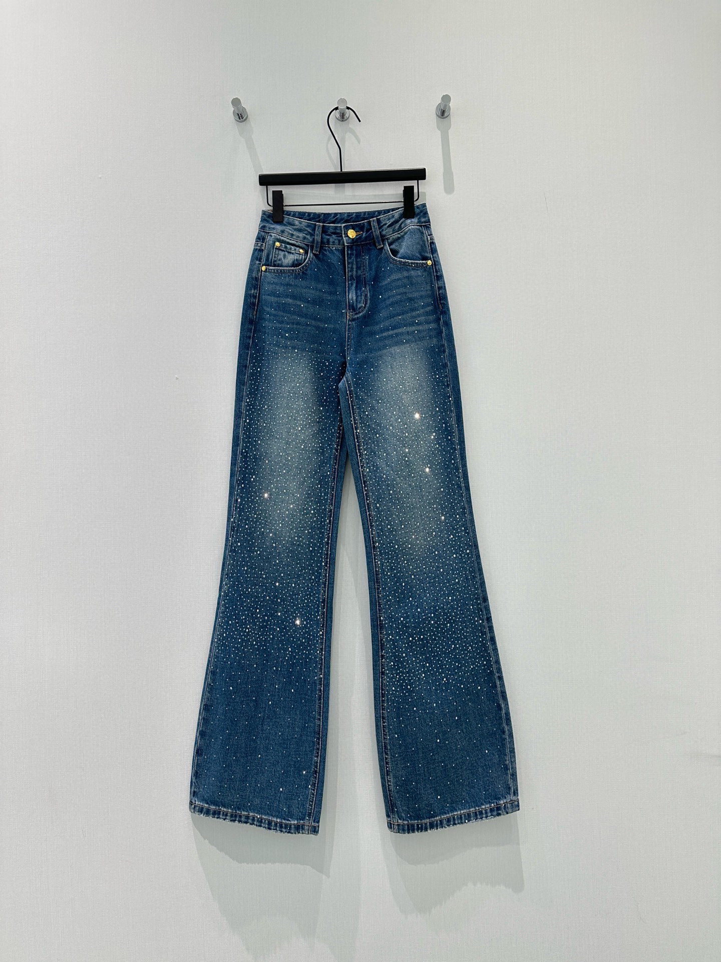 🛒𝐍𝐄𝐖 · 𝟐𝟎𝟐6/爆款现货【早春新款】原创｜🆕春季新款【重工烫钻满满闪闪✨✨星河流设计复古高腰水洗