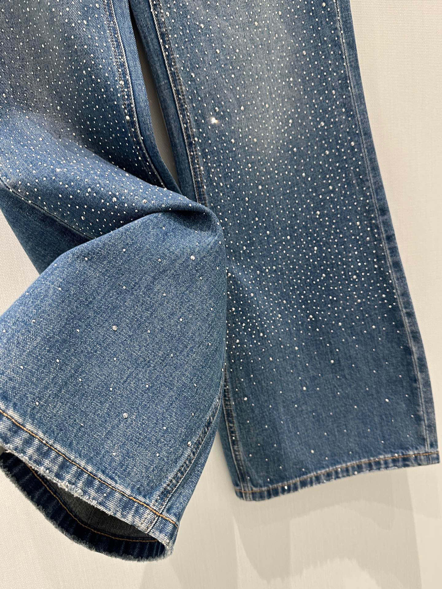 🛒𝐍𝐄𝐖 · 𝟐𝟎𝟐6/爆款现货【早春新款】原创｜🆕春季新款【重工烫钻满满闪闪✨✨星河流设计复古高腰水洗