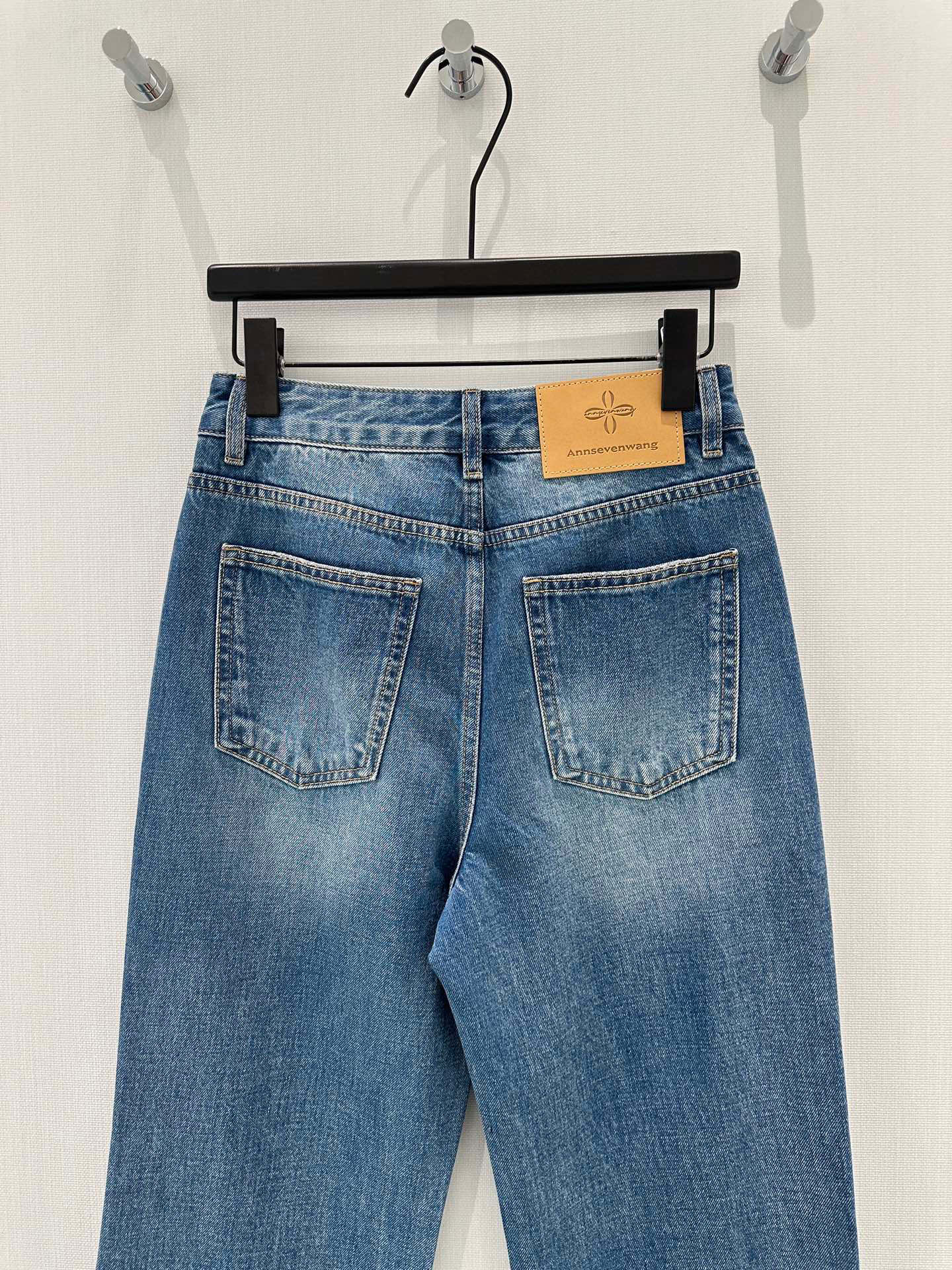 🛒𝐍𝐄𝐖 · 𝟐𝟎𝟐6/爆款现货【早春新款】原创｜🆕春季新款【重工烫钻满满闪闪✨✨星河流设计复古高腰水洗