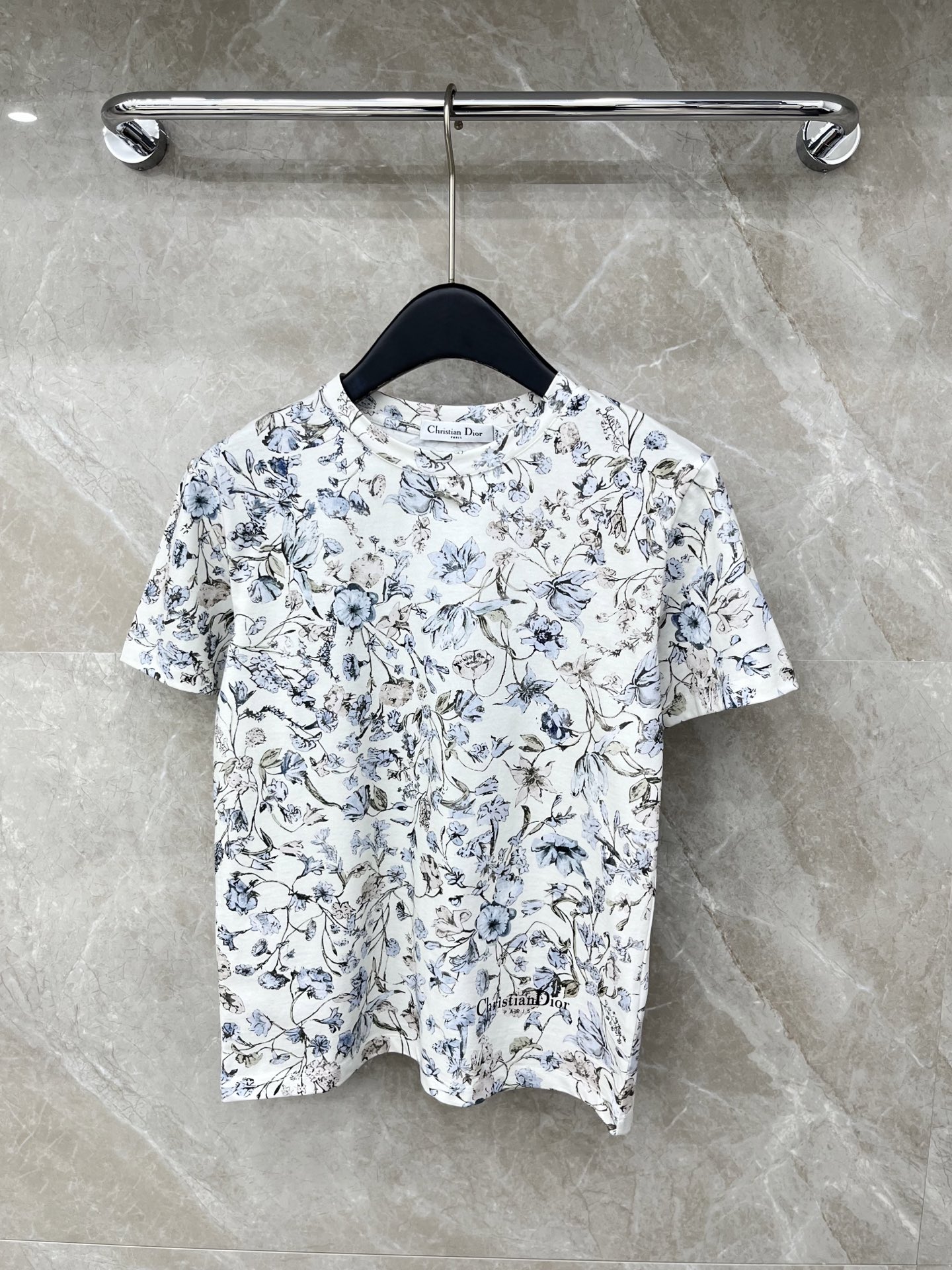 🛒𝐍𝐄𝐖 · 𝟐𝟎𝟐6/爆款现货原单品质 Dio*｜26新品满印短袖T恤精致版型上身巨显瘦！定制最新工艺